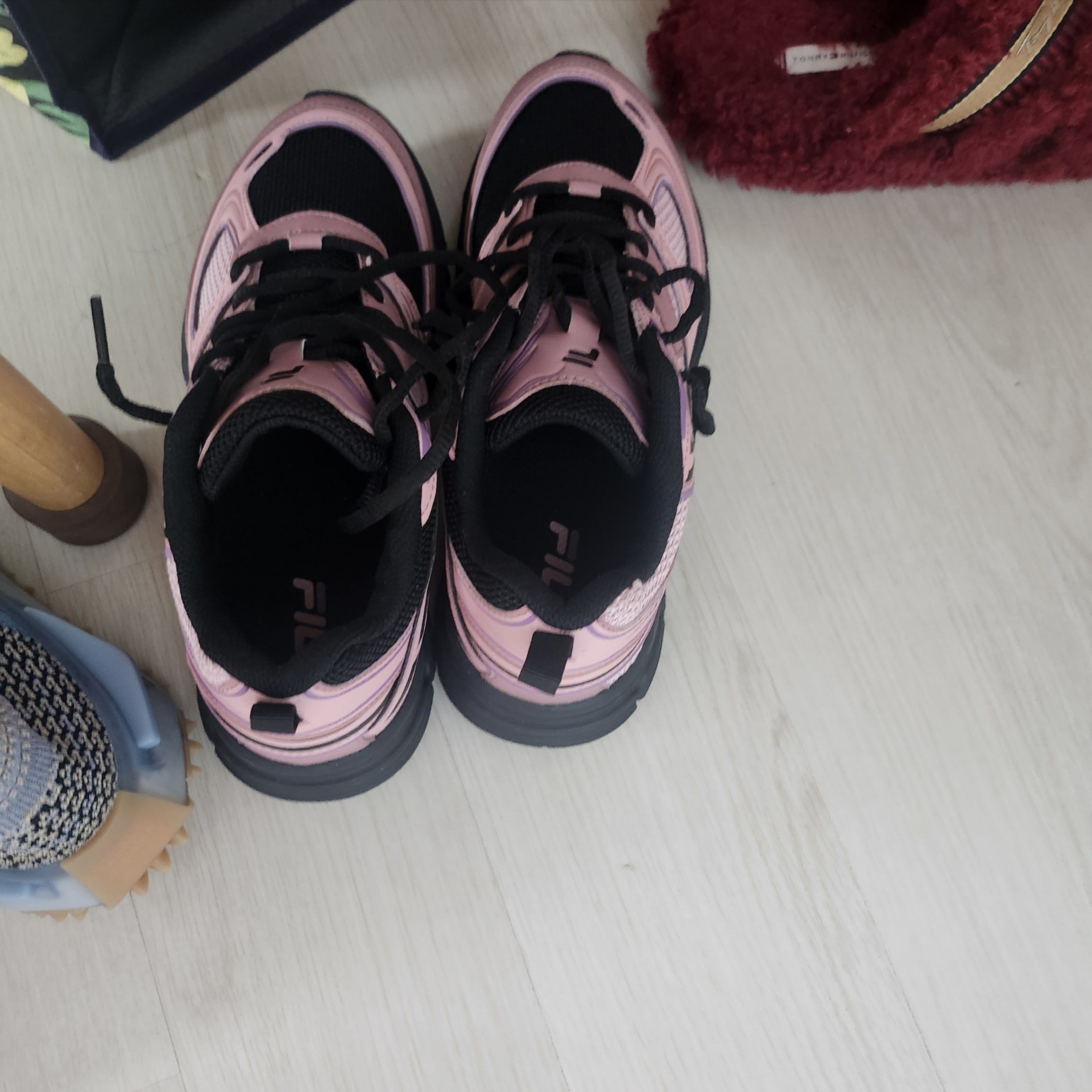 Fila Interun Pink Black 착용 스타일