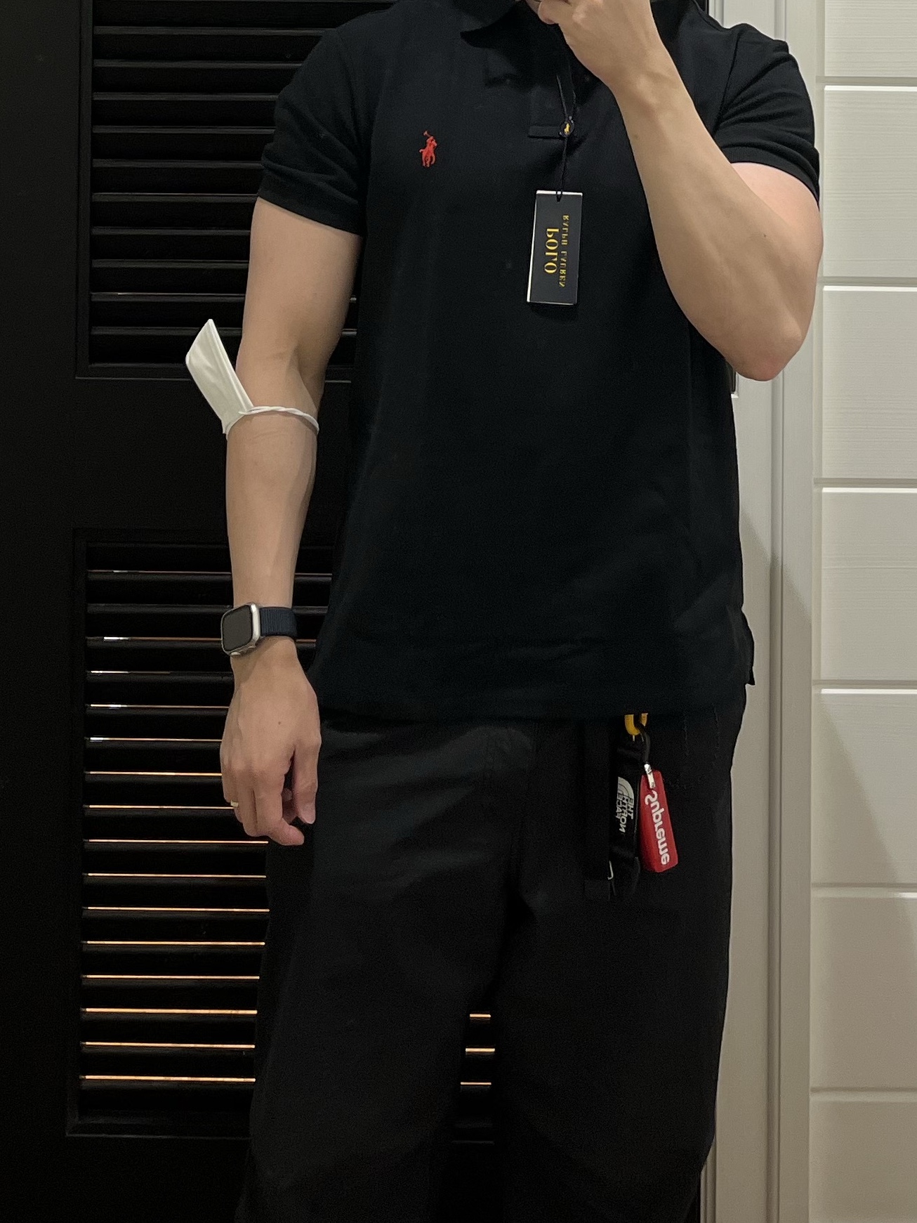 Polo Ralph Lauren Custom Slim Fit Mesh Polo Shirt Black, Supreme Floating Keychain Red - 23FW 착용 스타일