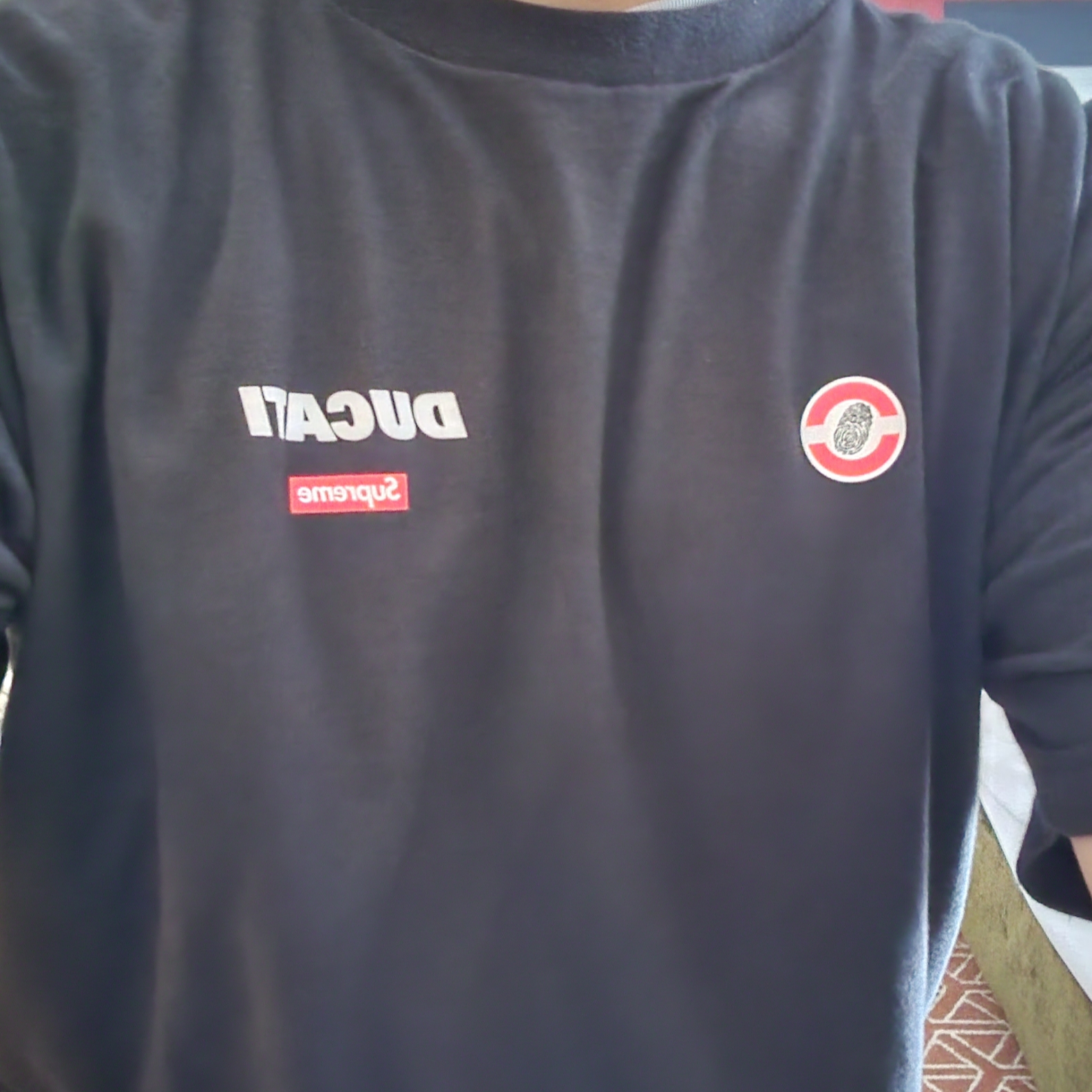 Supreme x Ducati Logos T-Shirt Black - 24SS, Supreme Script Baggy Denim Short Washed Indigo - 24SS 착용 스타일 - 3