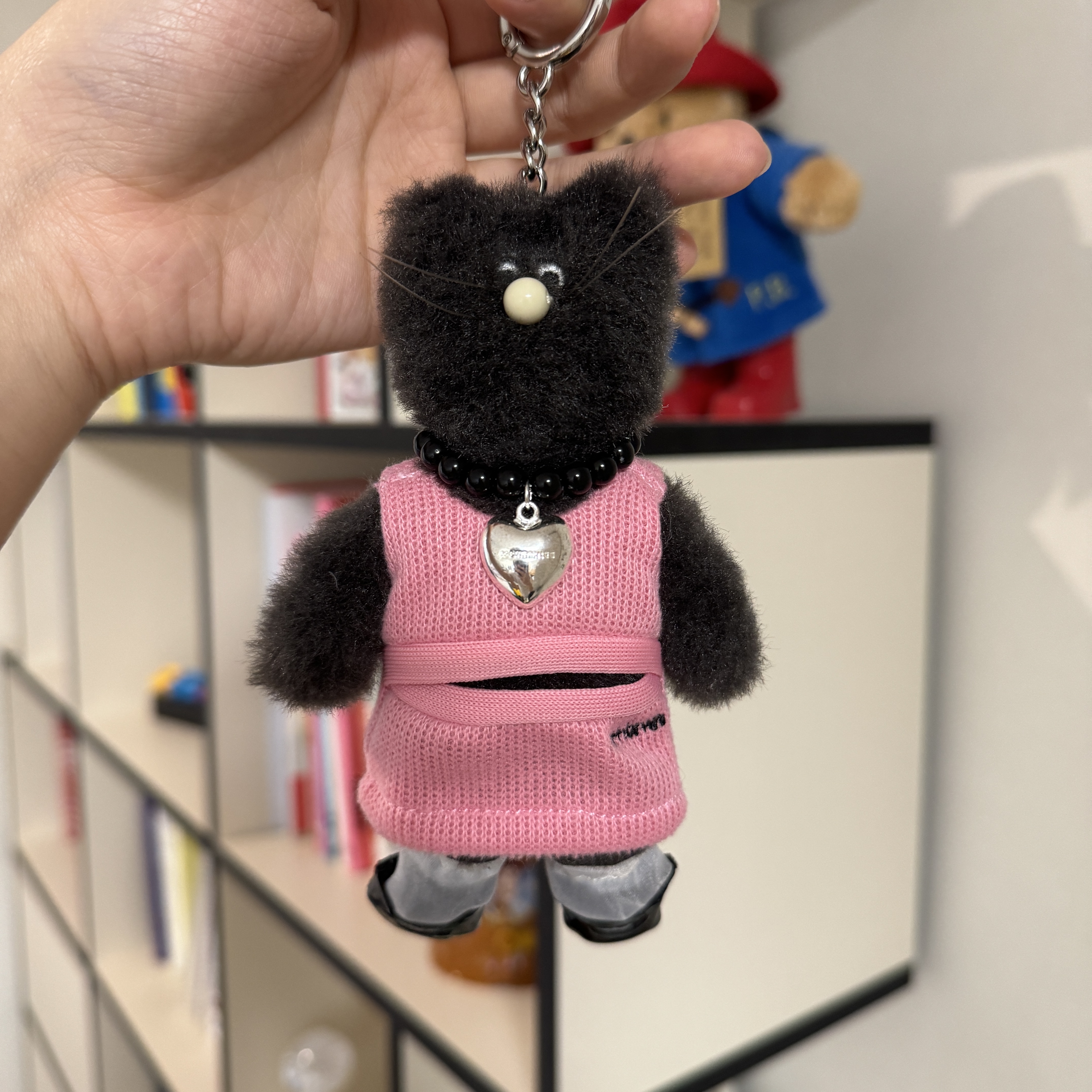 Monamhee x Line Friends Blay Keyring, Monamhee Creami Keyring Cream - KREAM Exclusive 착용 스타일 - 1