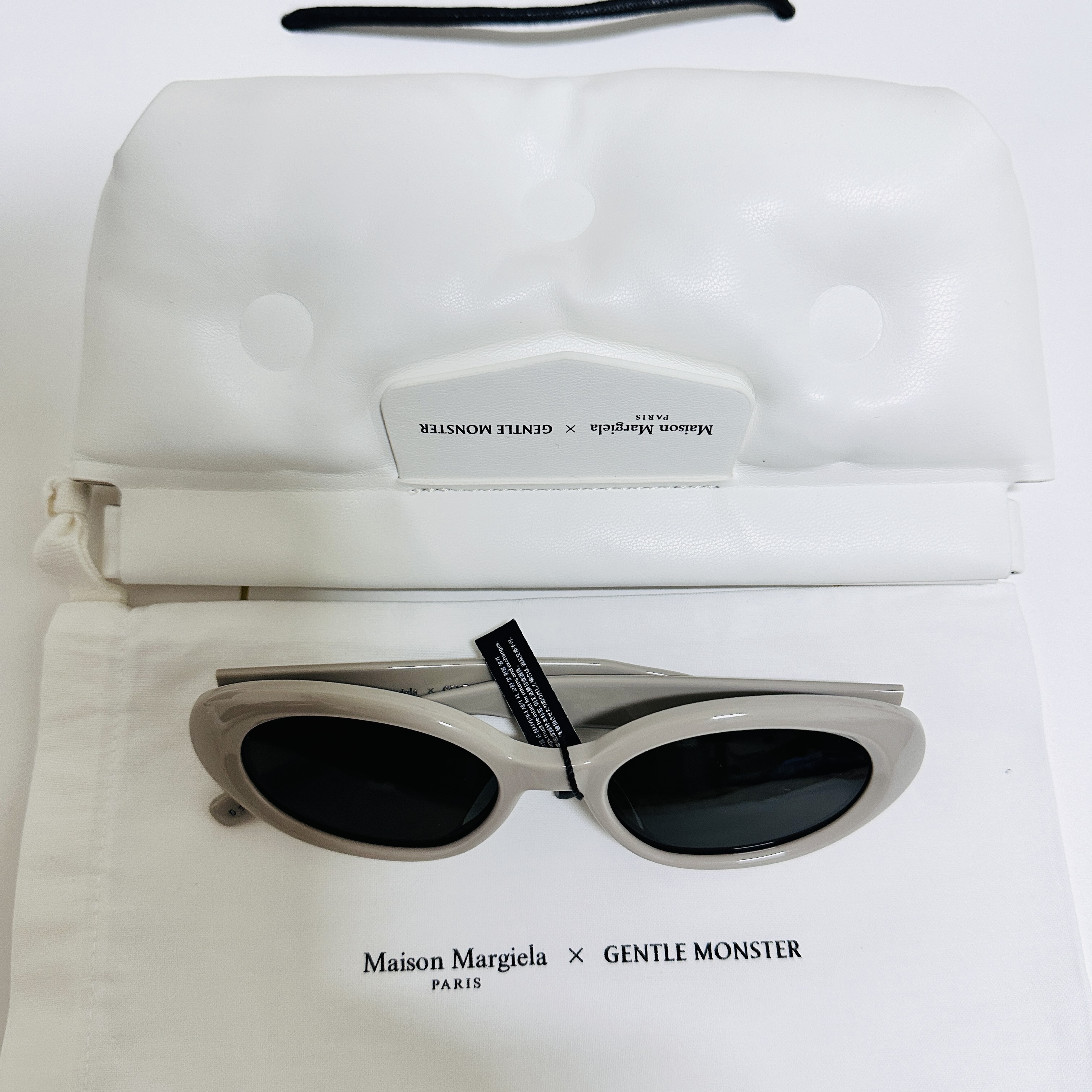 Gentle Monster x Maison Margiela MM107 Gray Black 착용 스타일 - 1
