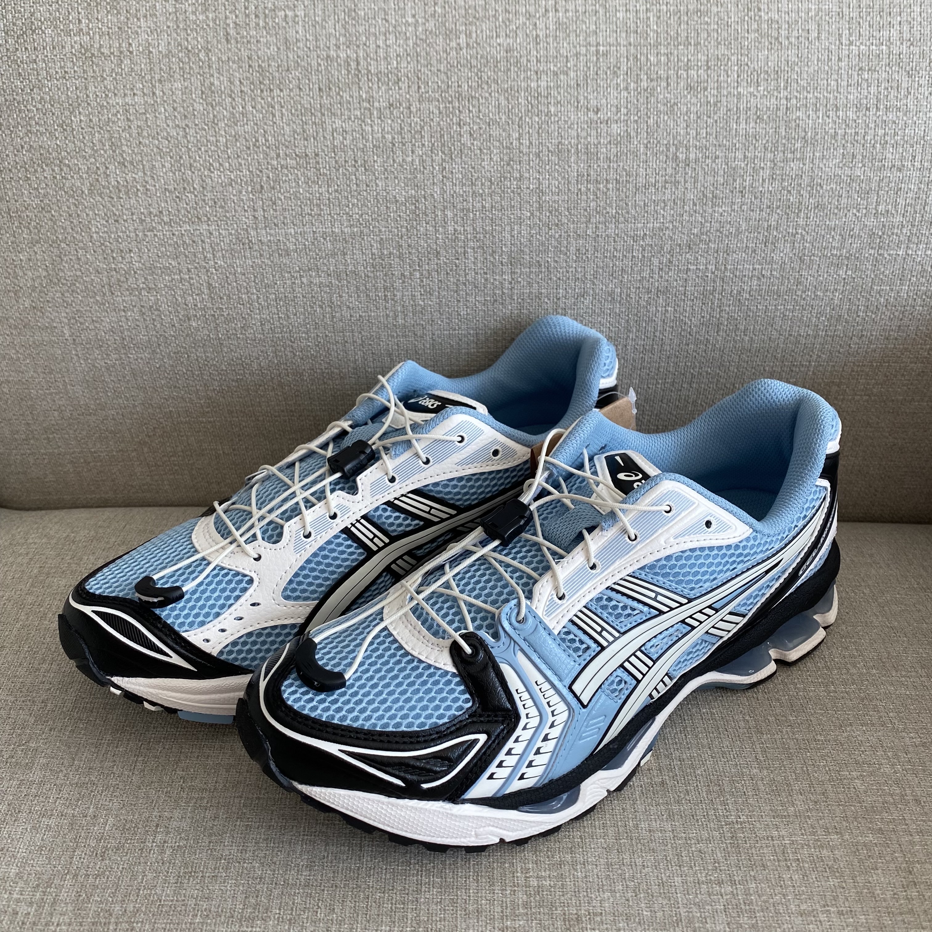 Asics Unlimited Gel-Kayano 14 Mist Cream 착용 스타일
