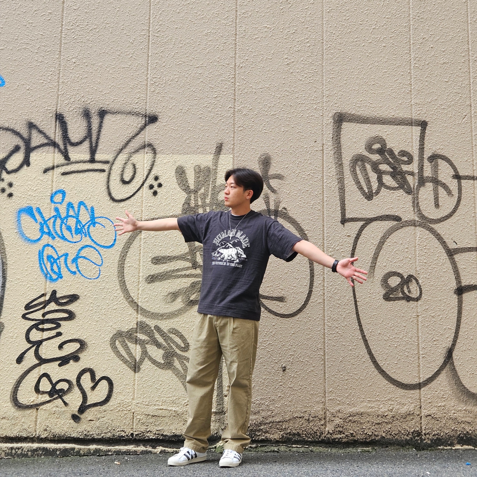 Human Made Graphic T-Shirt #20 Black, Adidas x Human Made Superstar White Black 착용 스타일