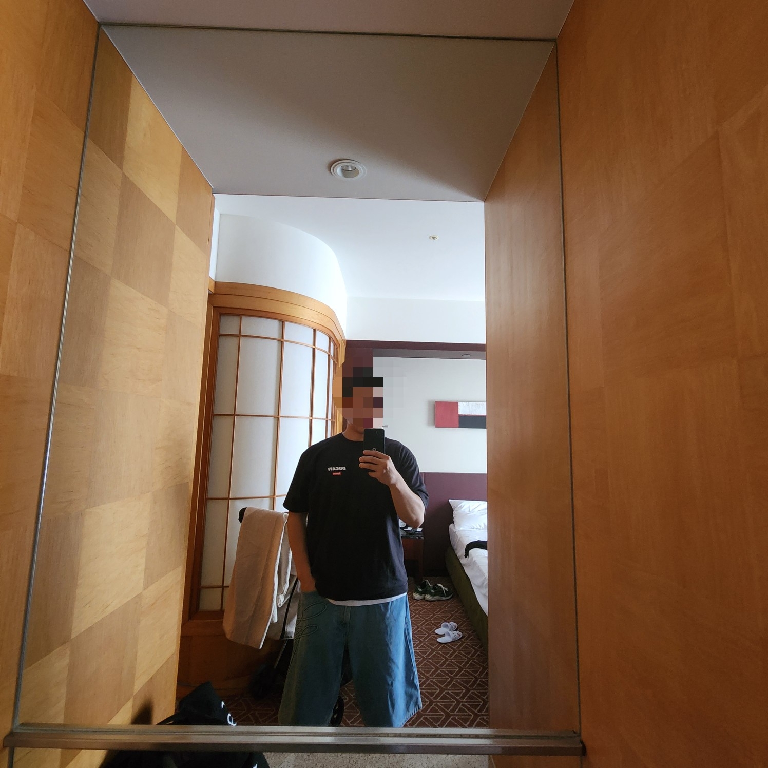 Supreme x Ducati Logos T-Shirt Black - 24SS, Supreme Script Baggy Denim Short Washed Indigo - 24SS 착용 스타일 - 1