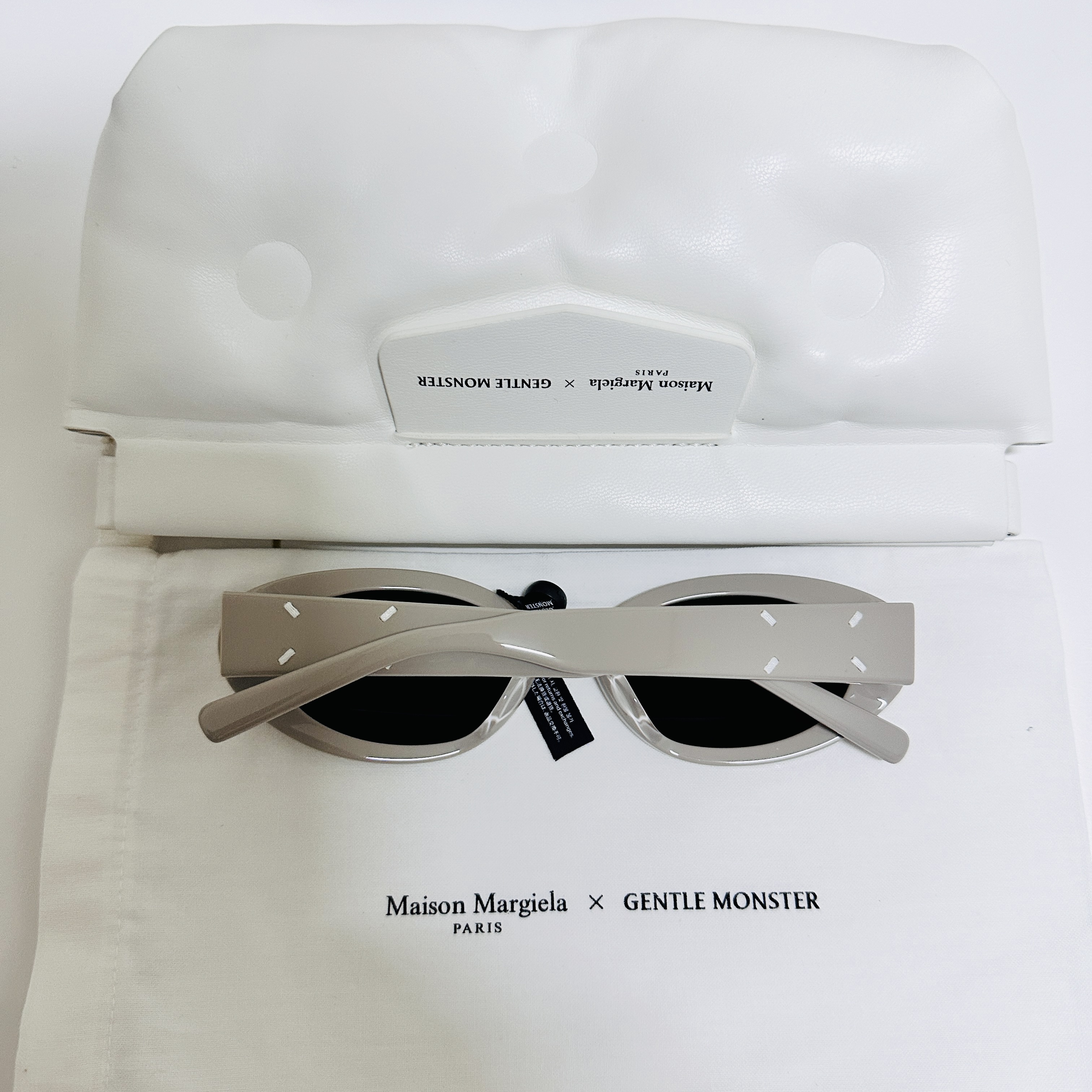 Gentle Monster x Maison Margiela MM107 Gray Black 착용 스타일 - 2