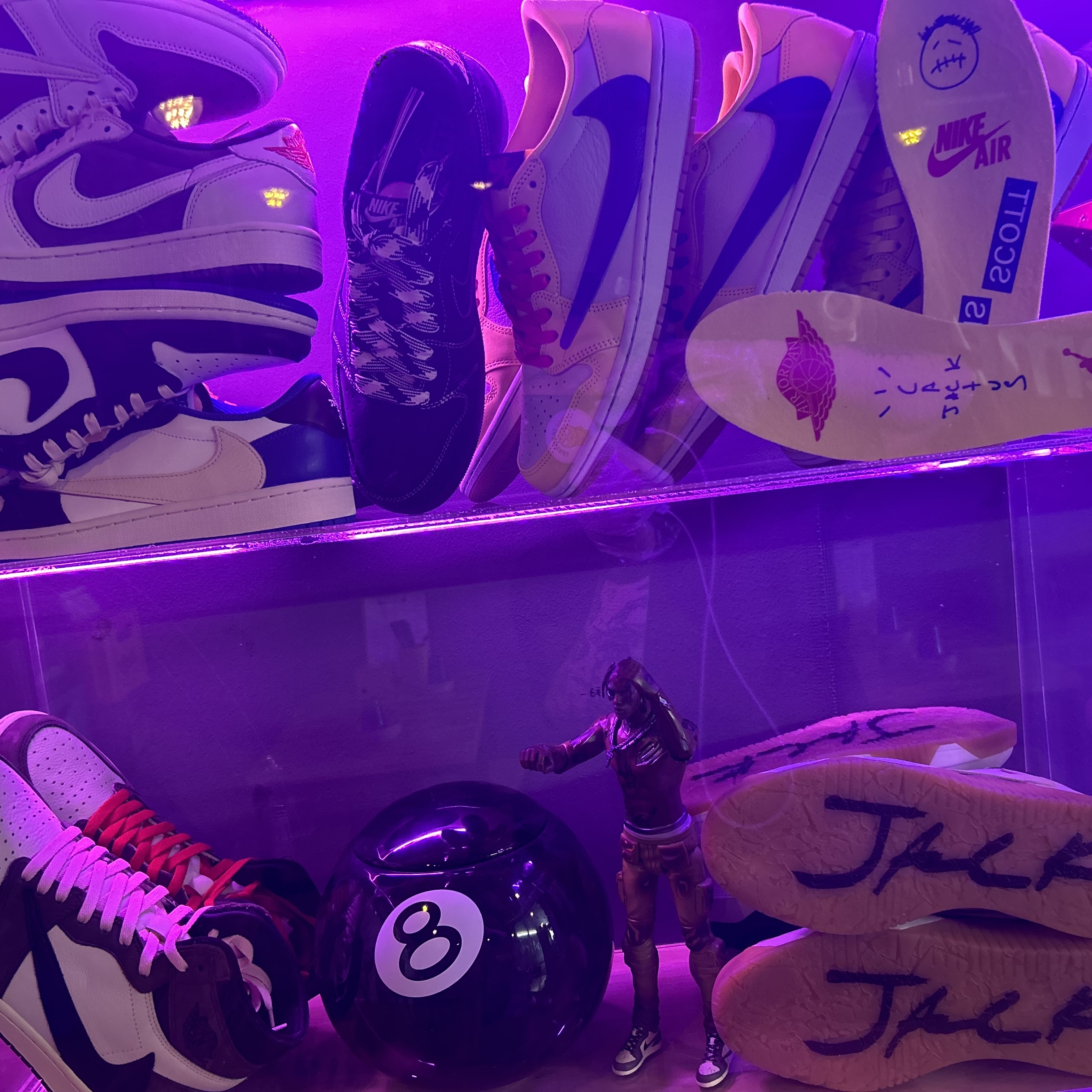 (W) Jordan 1 x Travis Scott Retro Low OG SP Canary, Jordan x Travis Scott Jumpman Jack TR Sail and Dark Mocha 착용 스타일 - 2