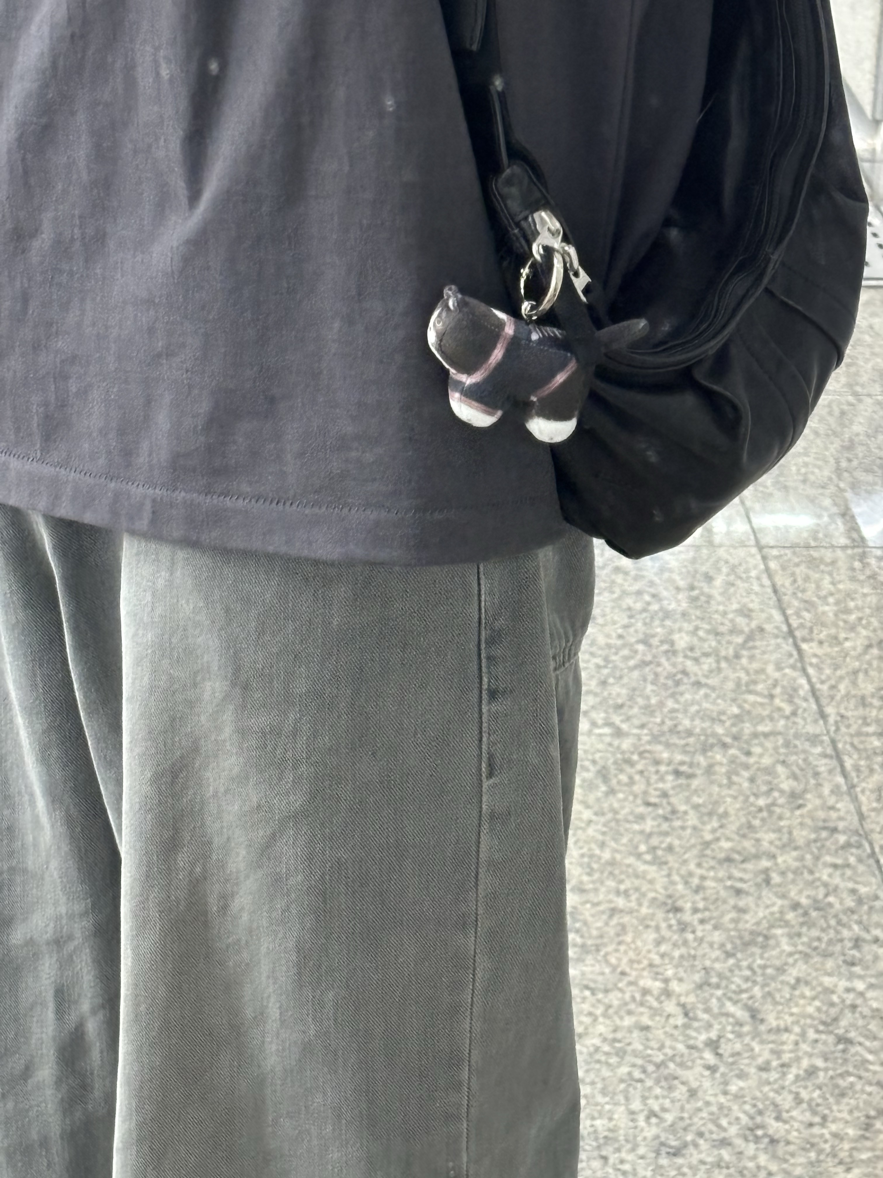Polyteru Calf Bag Black Lambskin, Keen Jasper Rocks SP Sneakers Black 착용 스타일 - 4