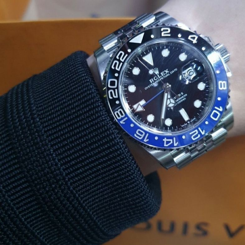 Rolex GMT-Master II 40mm 126710BLNR Black Jubilee 착용 스타일