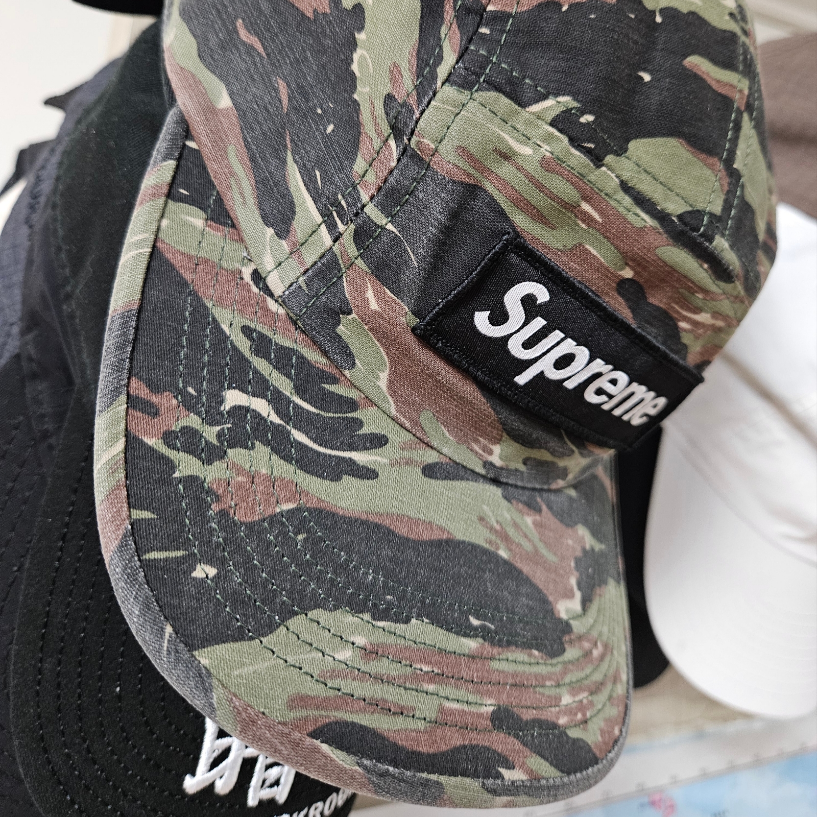Supreme Military Camp Cap Olive Tiger Camo - 24SS 착용 스타일