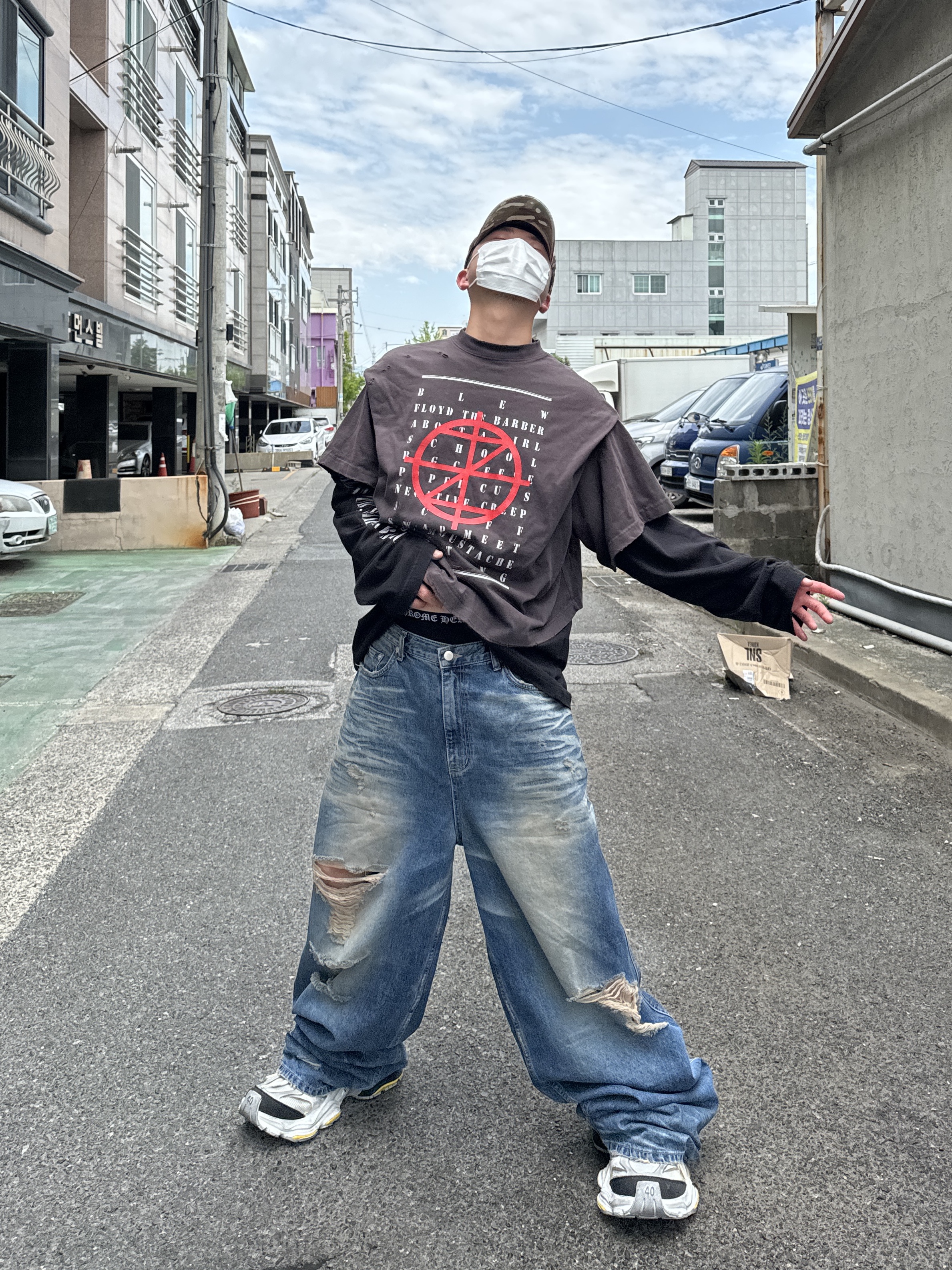 Balenciaga Cargo Sneakers Grey Black Yellow, Project G/R Over-Head Slogan T-Shirt Black 착용 스타일 - 3