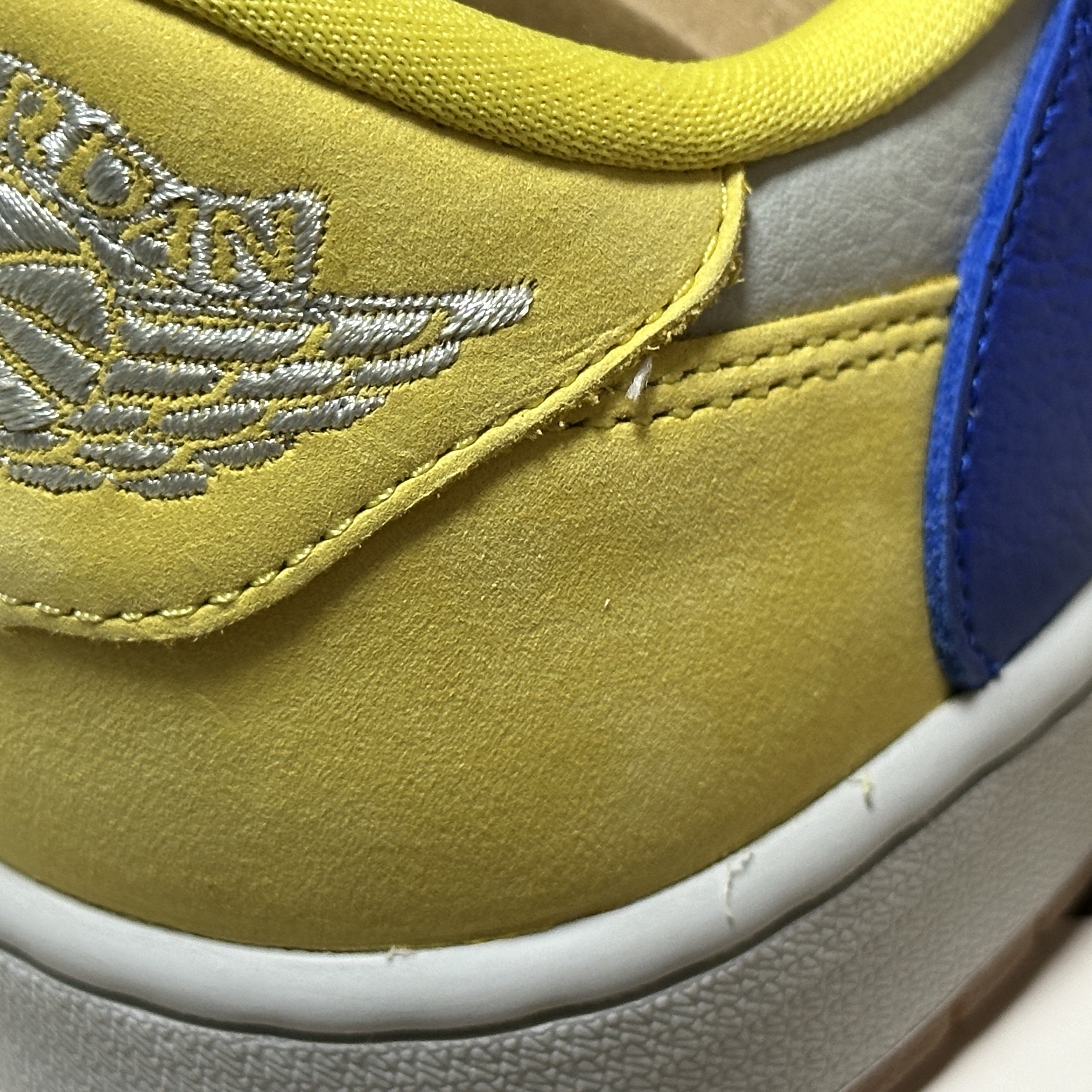 (W) Jordan 1 x Travis Scott Retro Low OG SP Canary 착용 스타일 - 2