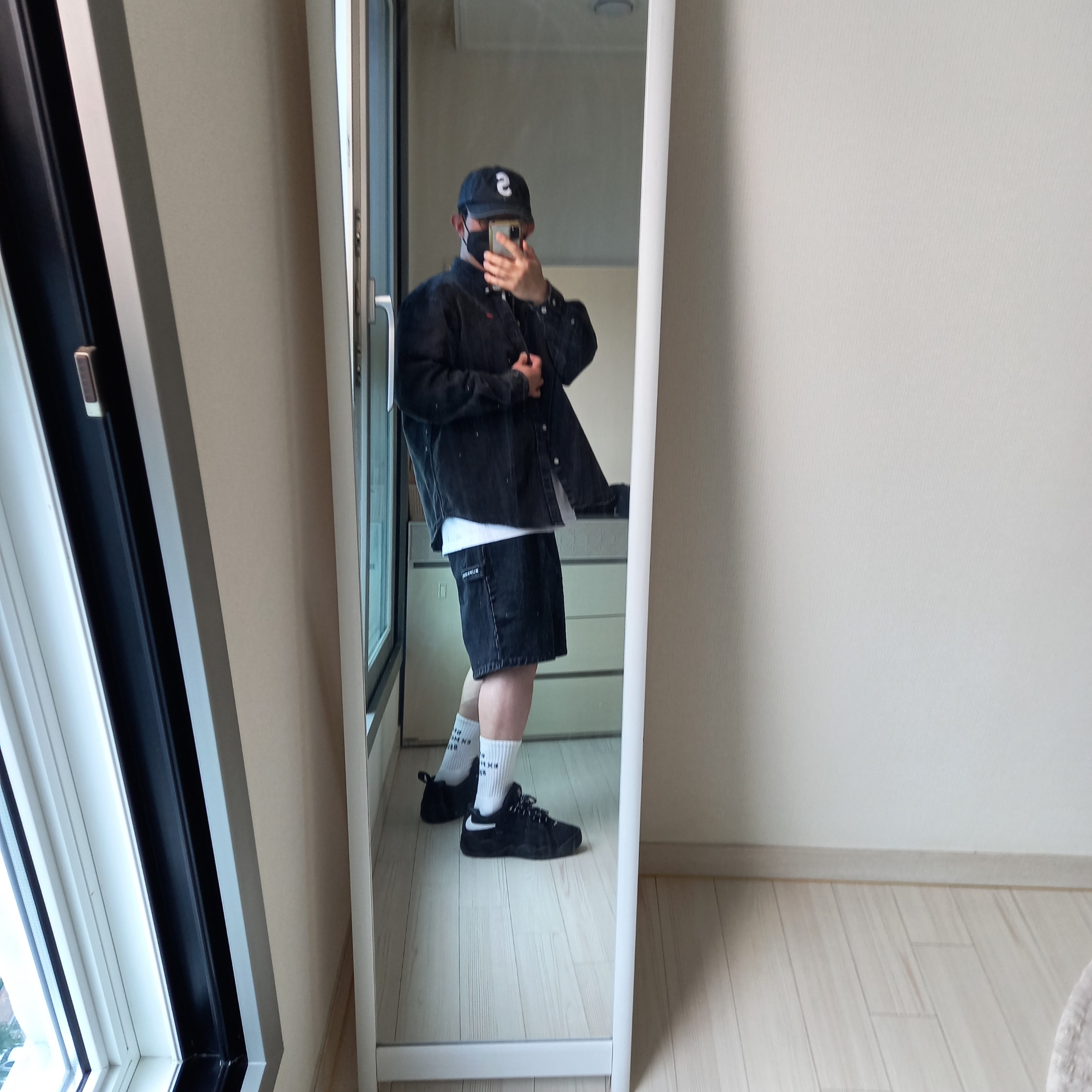 Supreme Pigment Canvas S Logo 6-Panel Black - 23SS, Supreme Small Box Shirt Washed Black - 24SS 착용 스타일 - 3