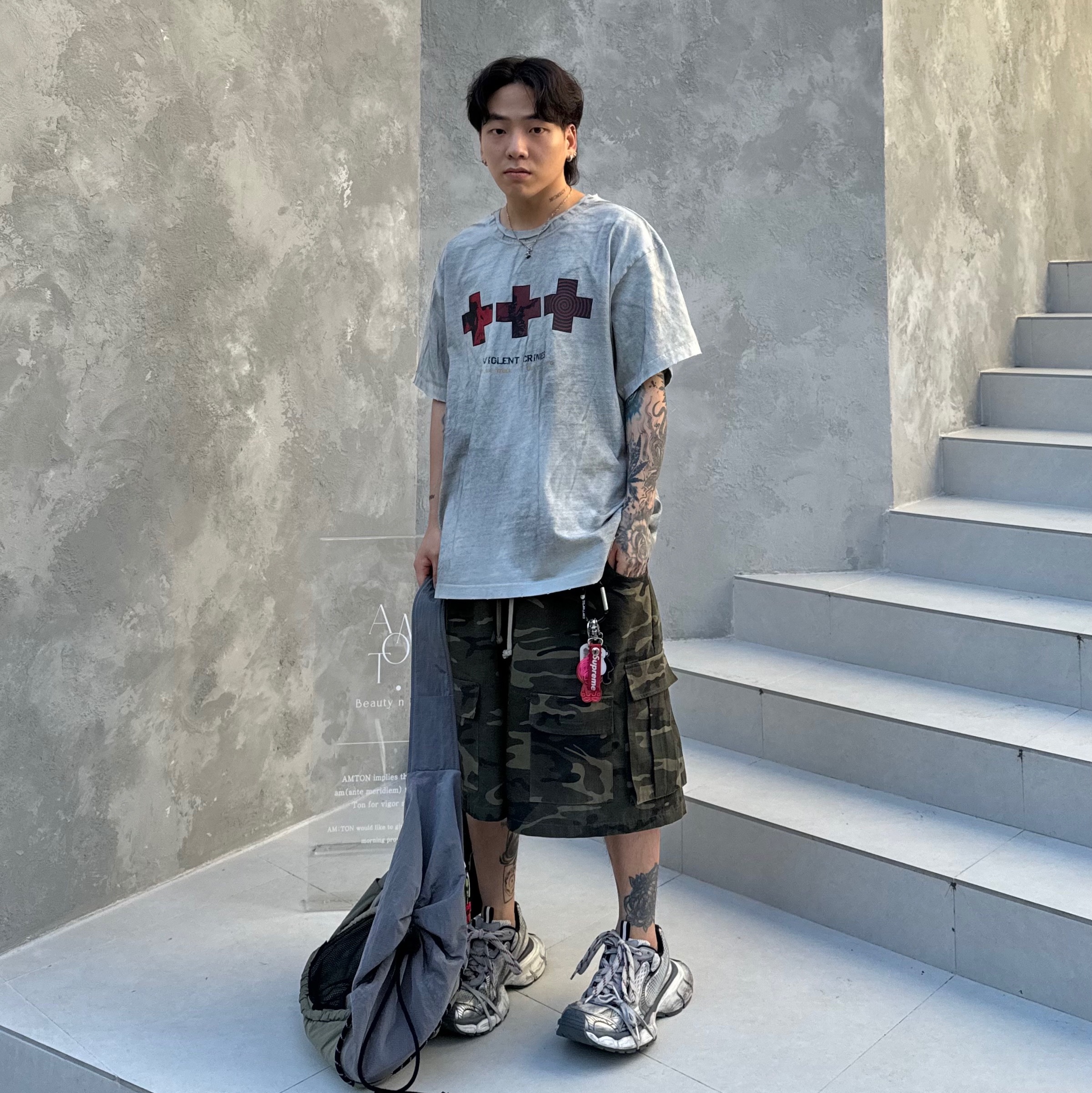 Balenciaga 3XL Sneakers Grey White Red 착용 스타일 - 2