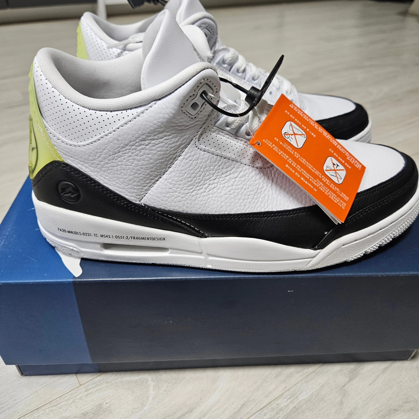 Jordan 3 x Fragment Retro SP White Black 착용 스타일 - 4