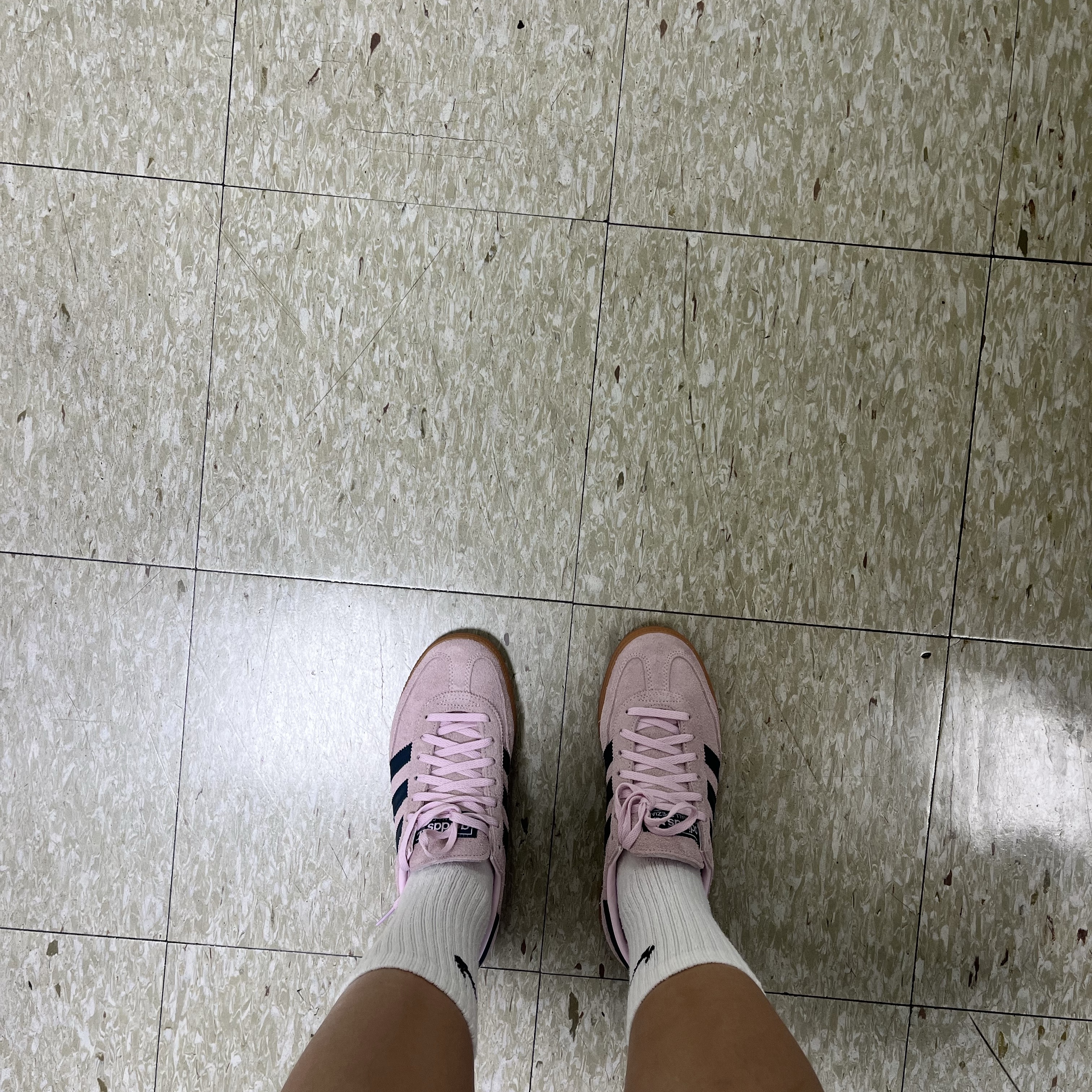 (W) Adidas Spezial Handball Clear Pink 착용 스타일 - 1