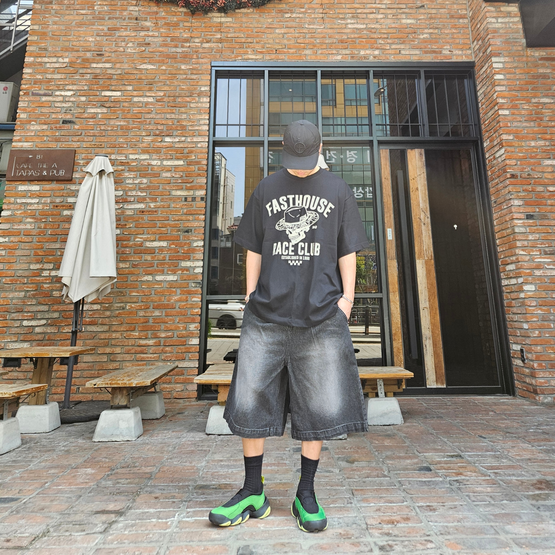 Oakley Factory Team x Brain Dead Flesh Sandals Green Lemon 착용 스타일