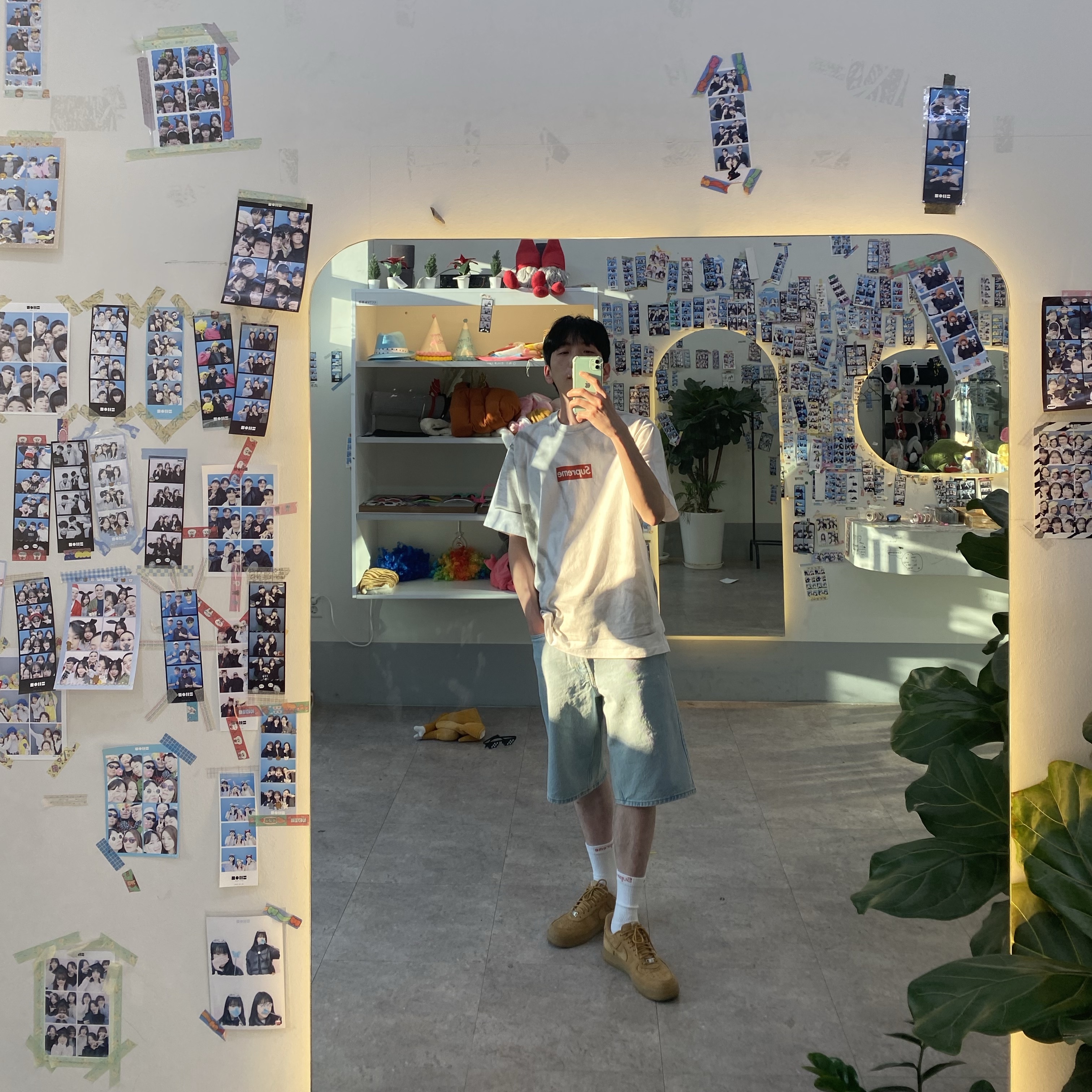 Supreme x MM6 Maison Margiela Box Logo T-Shirt White - 24SS, Supreme Baggy Denim Short Washed Indigo - 24SS 착용 스타일