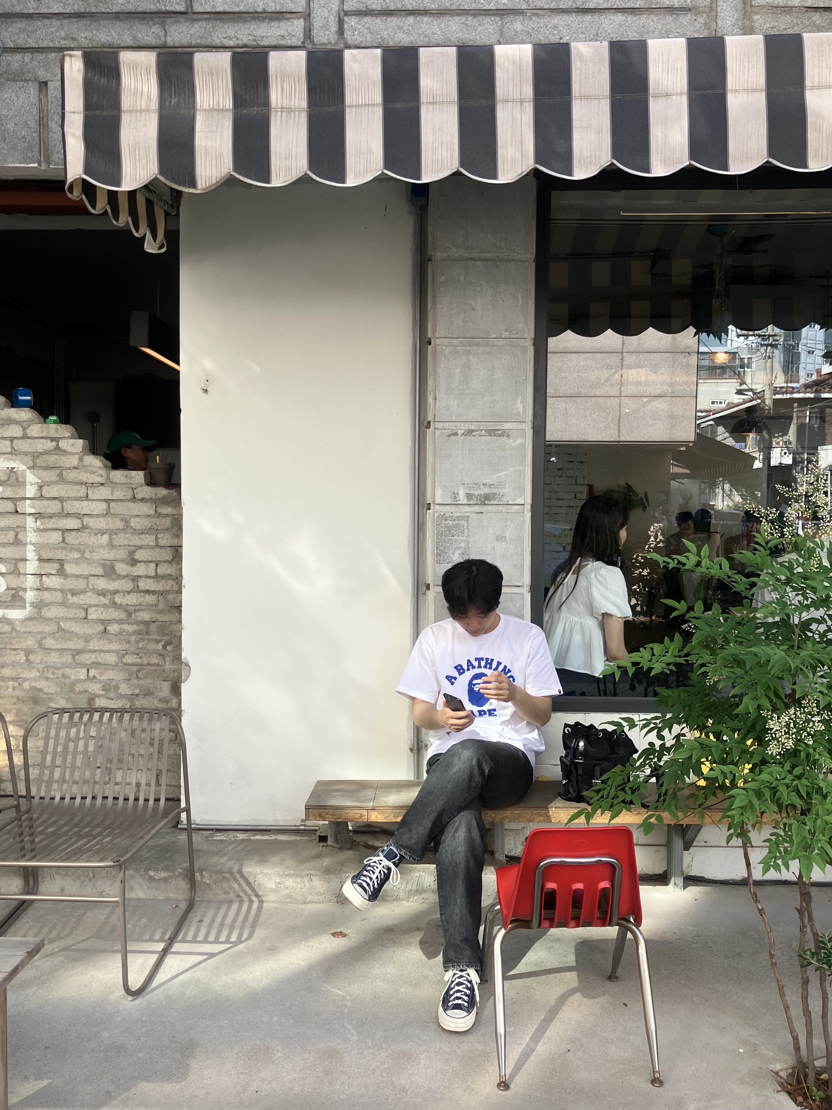 BAPE Hexagram College T-Shirt White Blue 착용 스타일 - 2