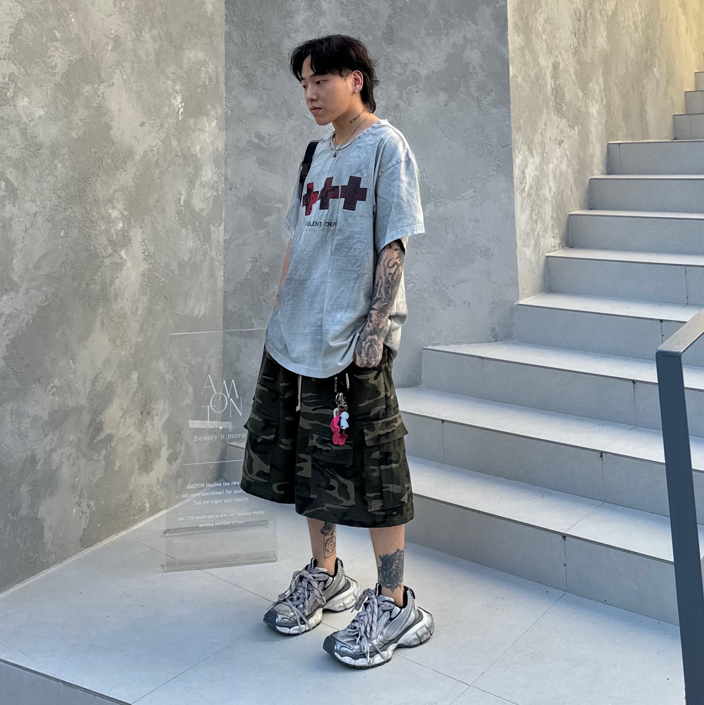 Balenciaga 3XL Sneakers Grey White Red 착용 스타일 - 3