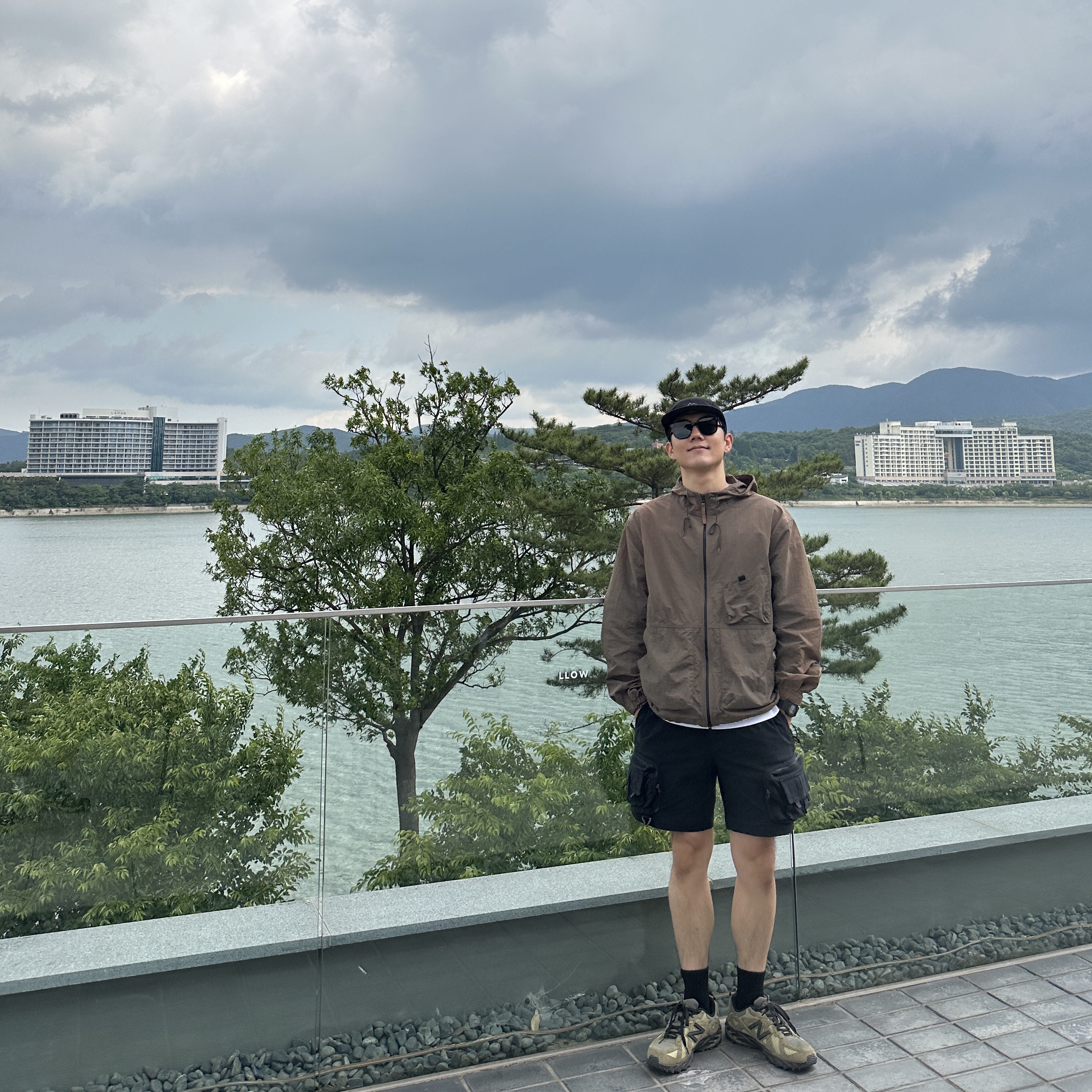 Nike ACG Cargo Shorts Black - US/EU, New Balance x Cayl ML610TCL Covert Green 착용 스타일