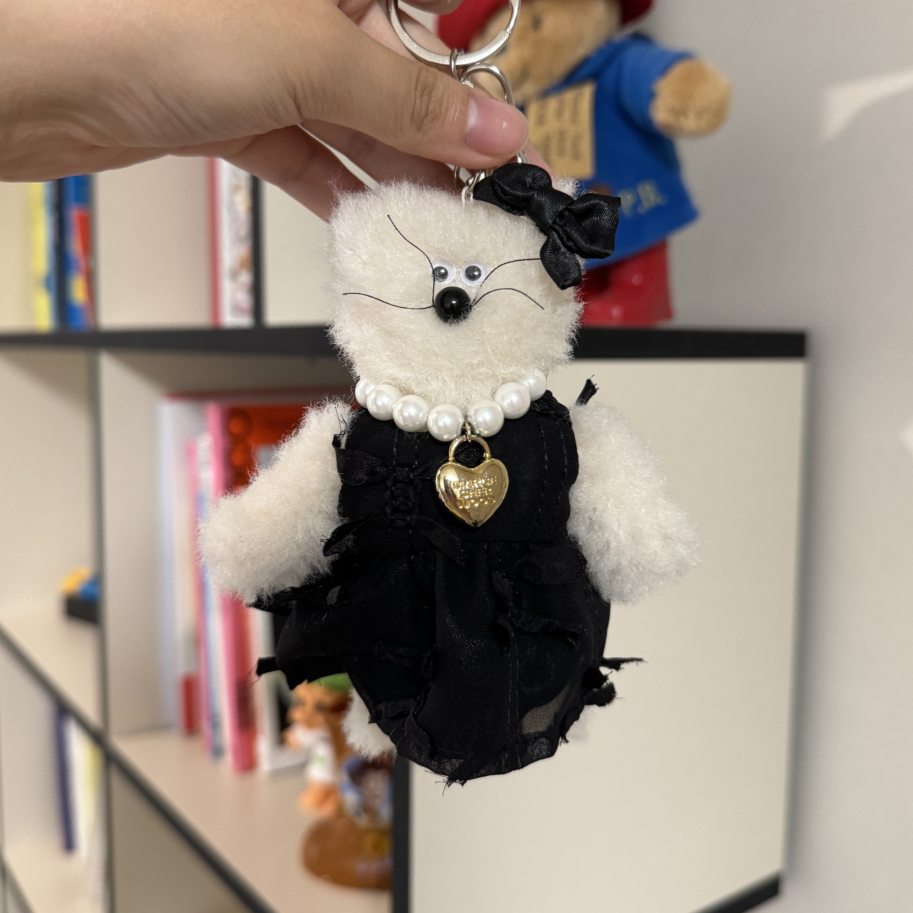 Monamhee x Line Friends Blay Keyring, Monamhee Creami Keyring Cream - KREAM Exclusive 착용 스타일 - 3