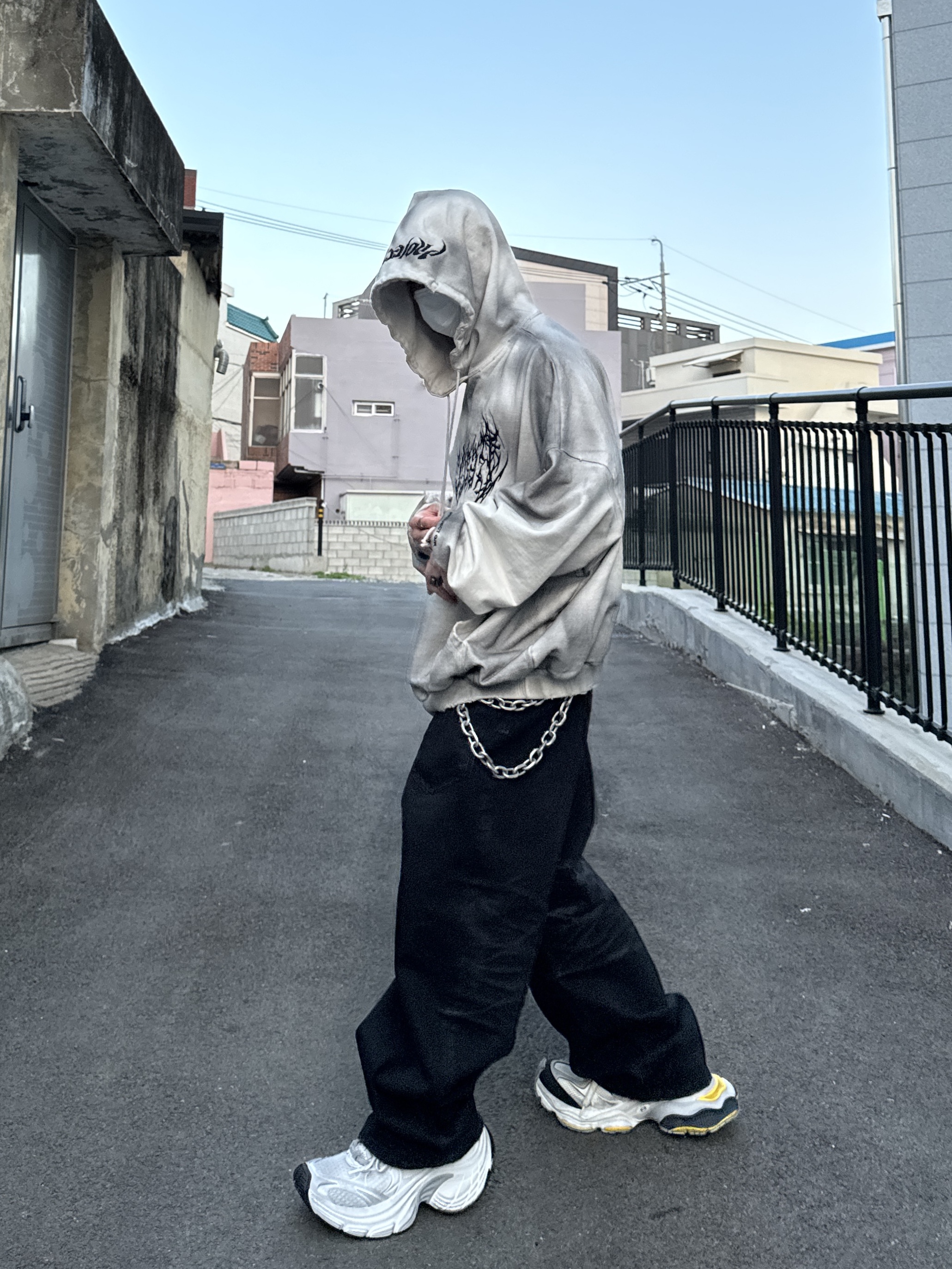Balenciaga Cargo Sneakers Grey Black Yellow, Balenciaga 10XL Sneakers White Grey Silver Black 착용 스타일 - 3