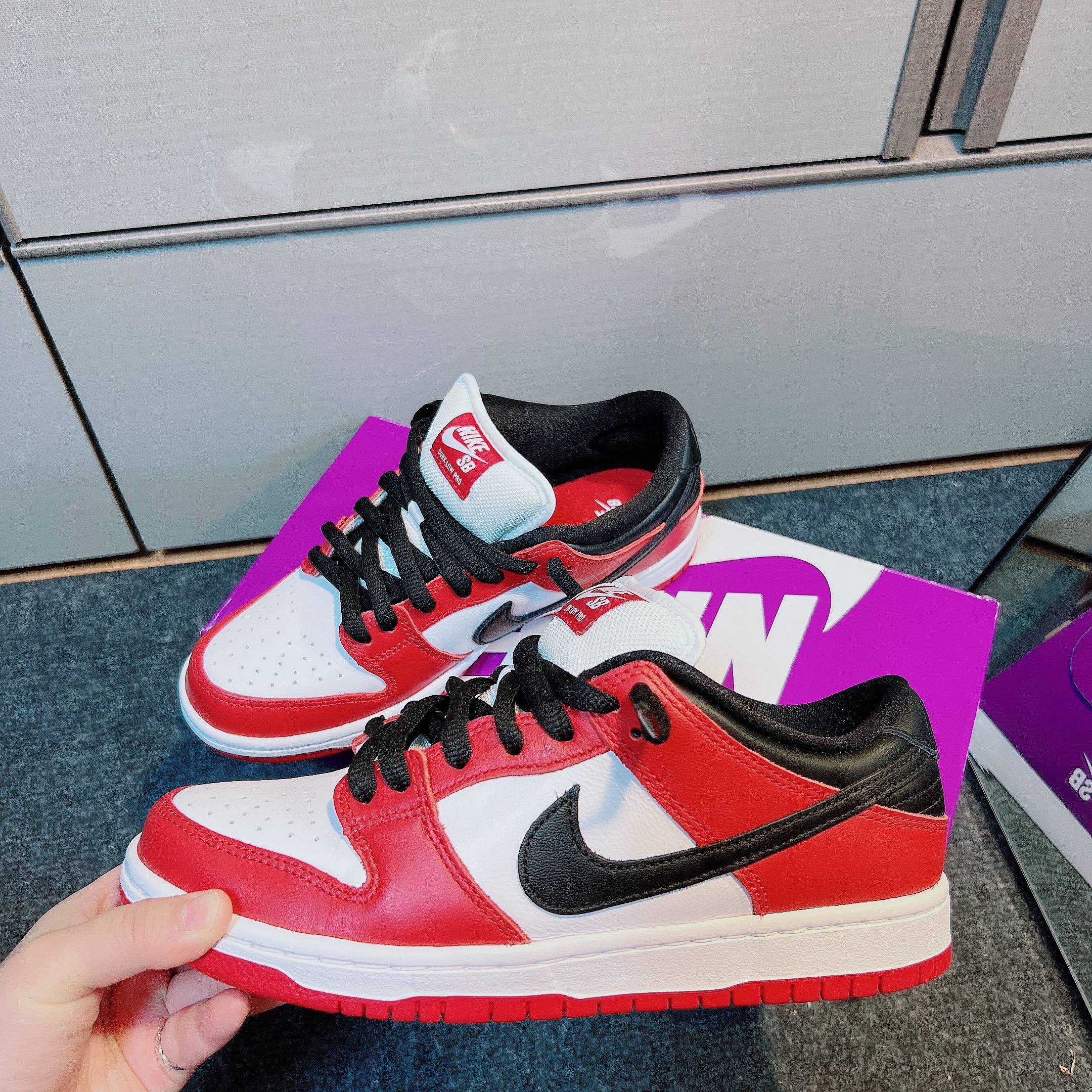 Nike SB Dunk Low Pro Chicago 착용 스타일 - 6