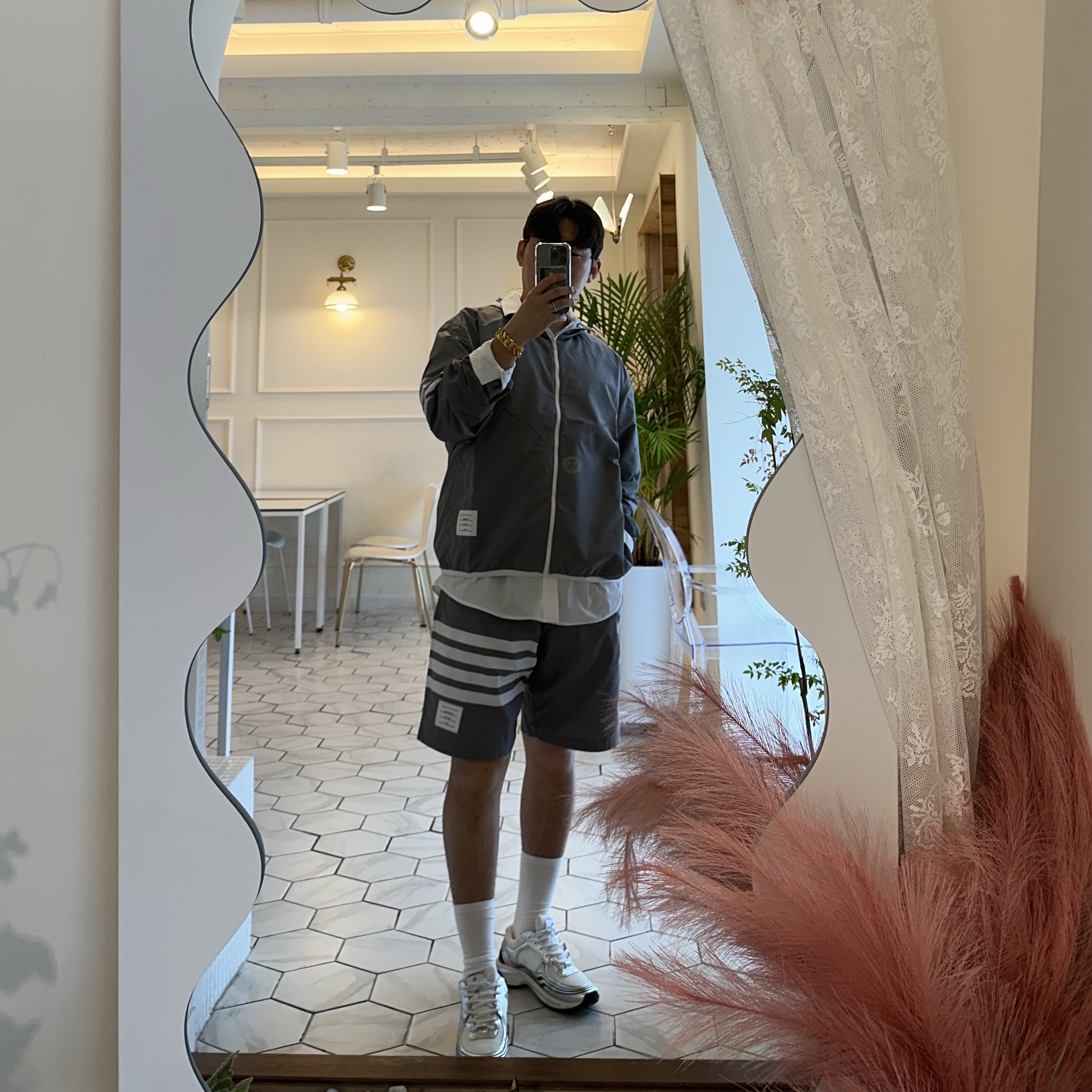 Thom Browne Military Ripstop Mesh 4-Bar Packable Zip Hoodie Medium Grey, Thom Browne Tech 4-Bar Drawstring Waist Board Swim Shorts Medium Grey 착용 스타일