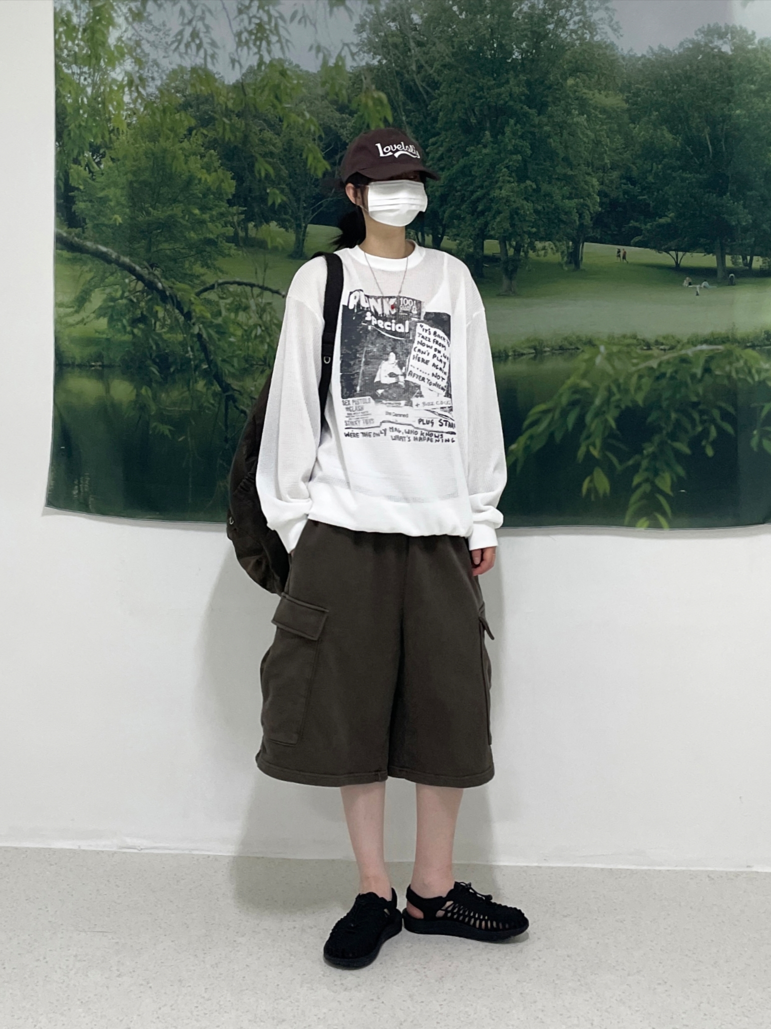 Keen Uneek Sandals Black 착용 스타일 - 1