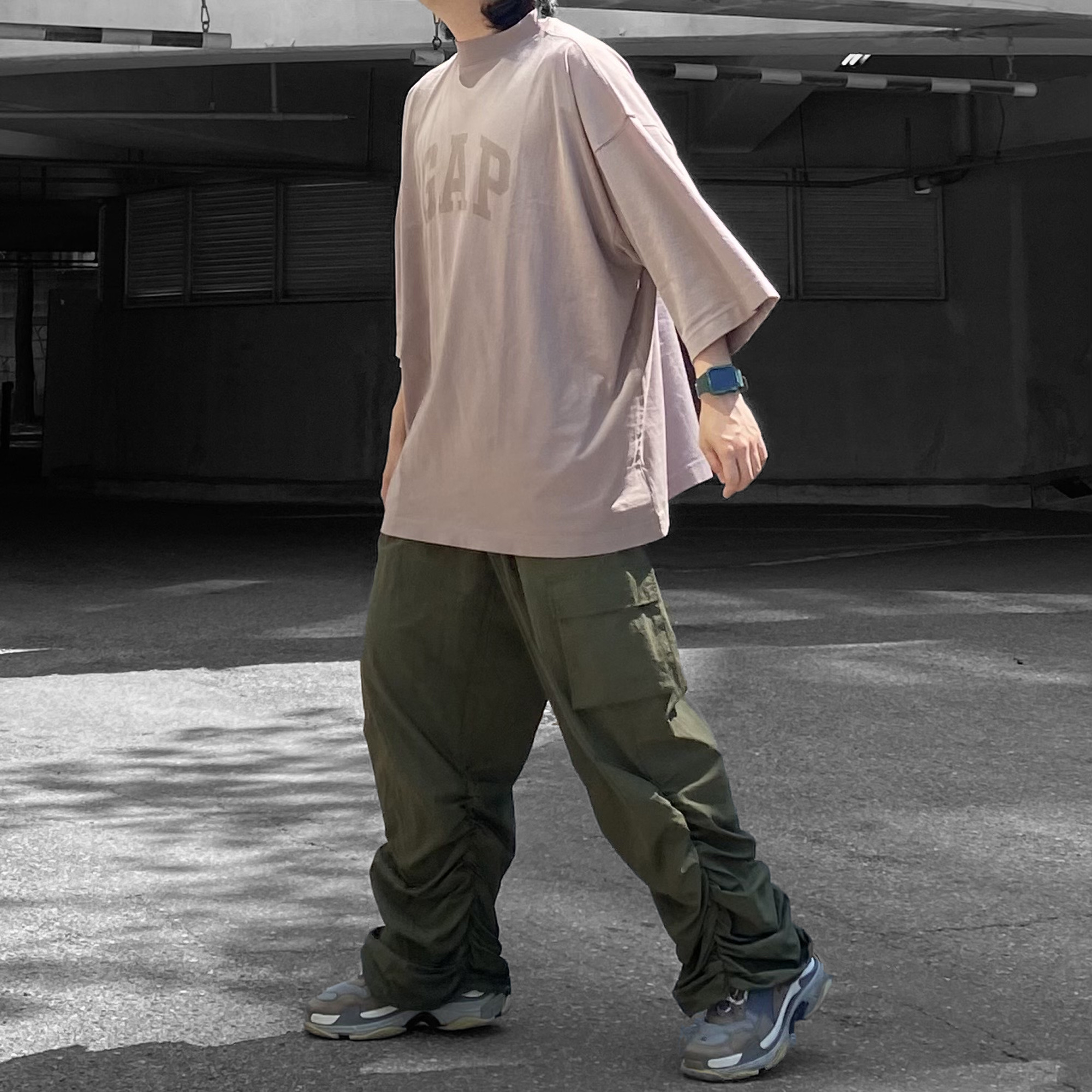 Yeezy Gap Engineered By Balenciaga Dove 3/4 Sleeve T-Shirt Beige 착용 스타일 - 2