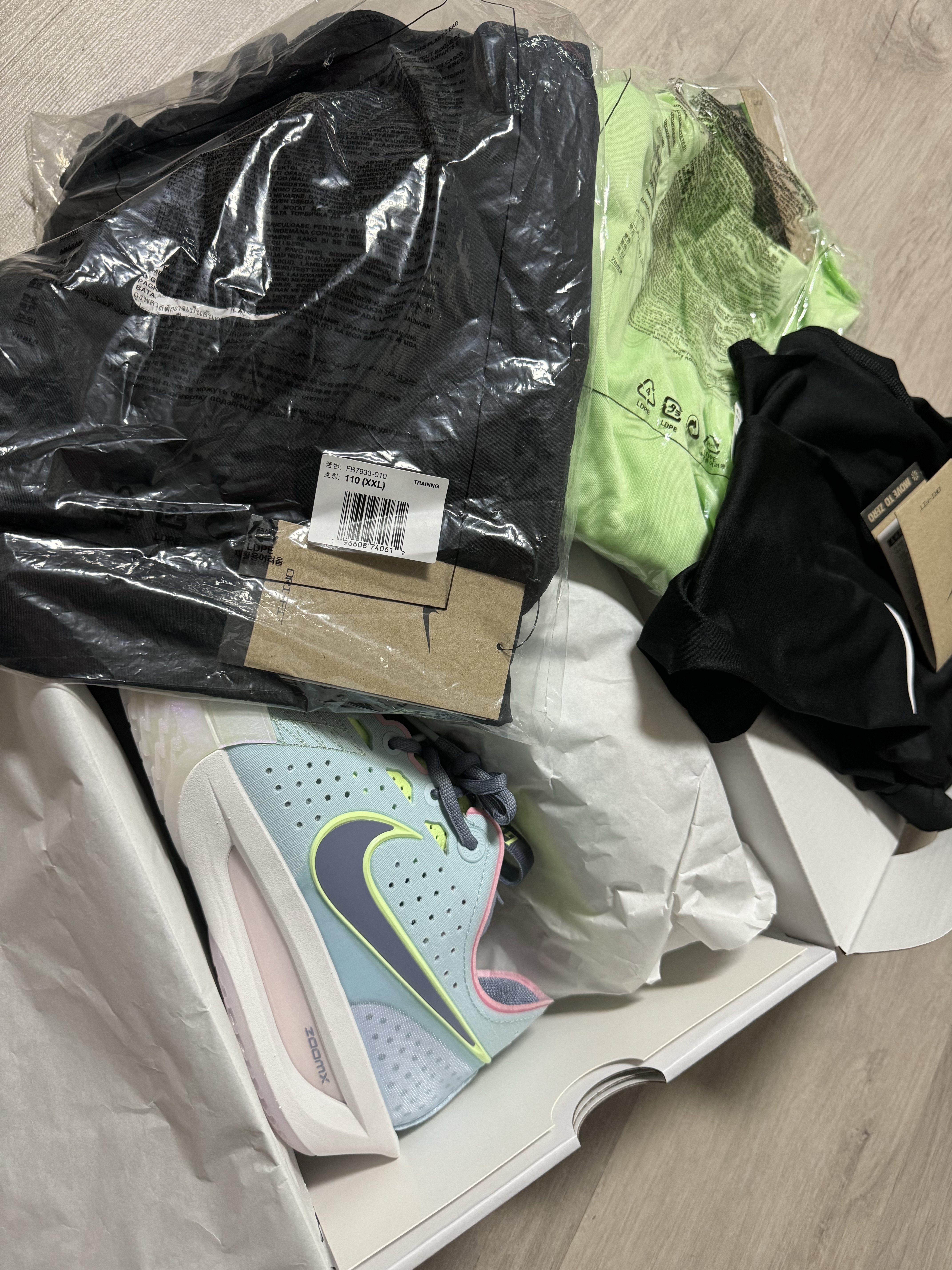 (W) Jordan 1 x Travis Scott Retro Low OG SP Canary 착용 스타일 - 2