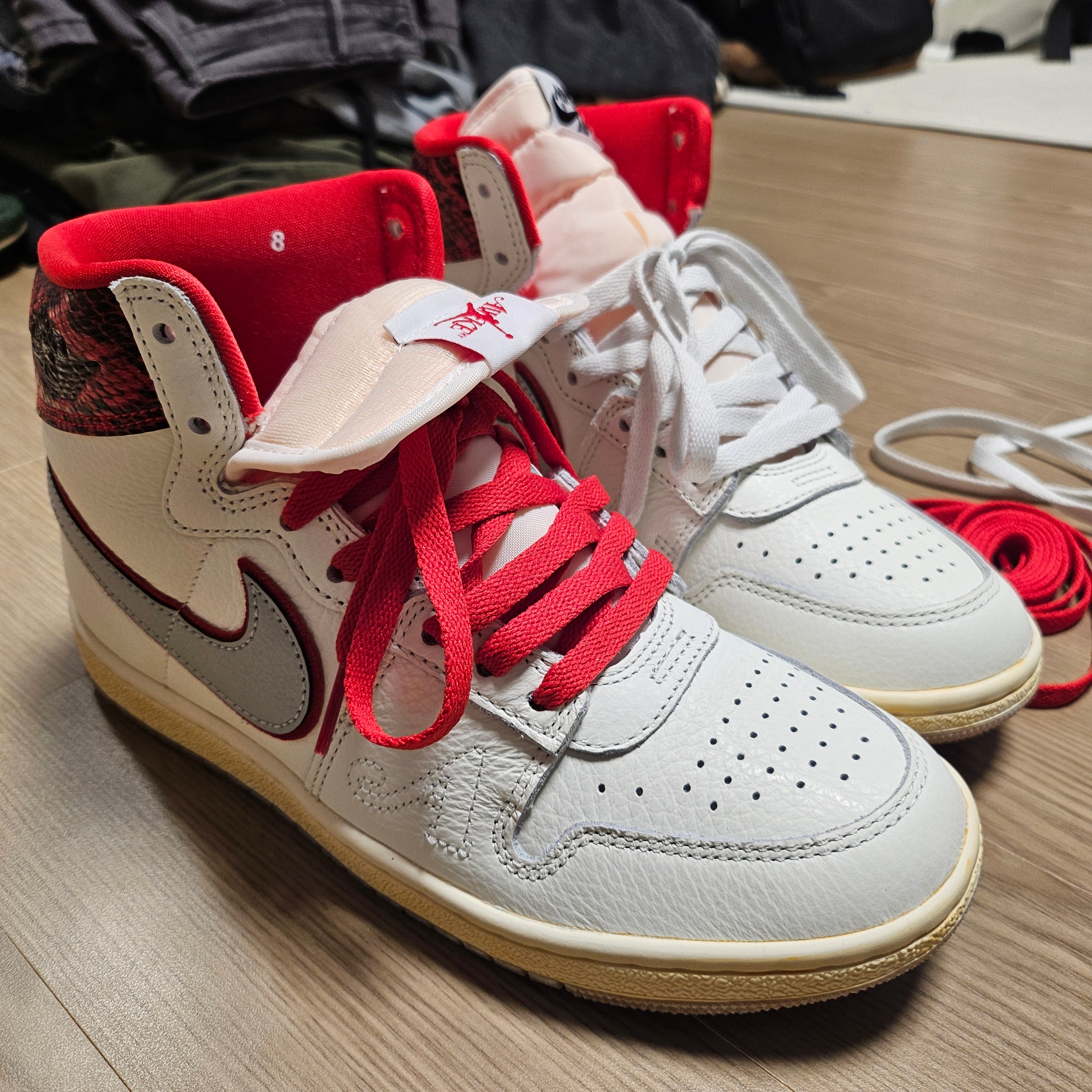 Jordan x Awake NY Air Ship PE SP Sail University Red, Nike Cortez White and Black 착용 스타일 - 2