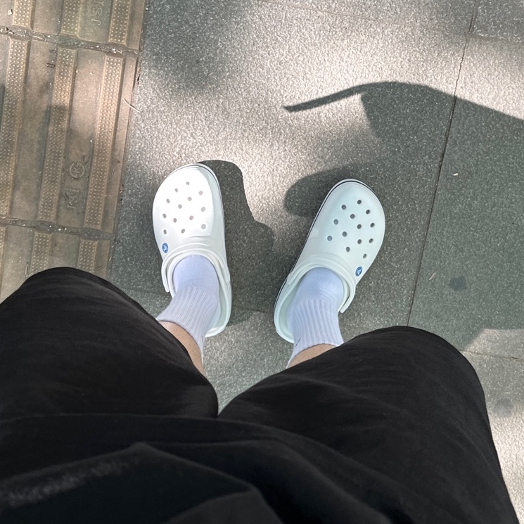 Crocs Crocband Clog White 착용 스타일
