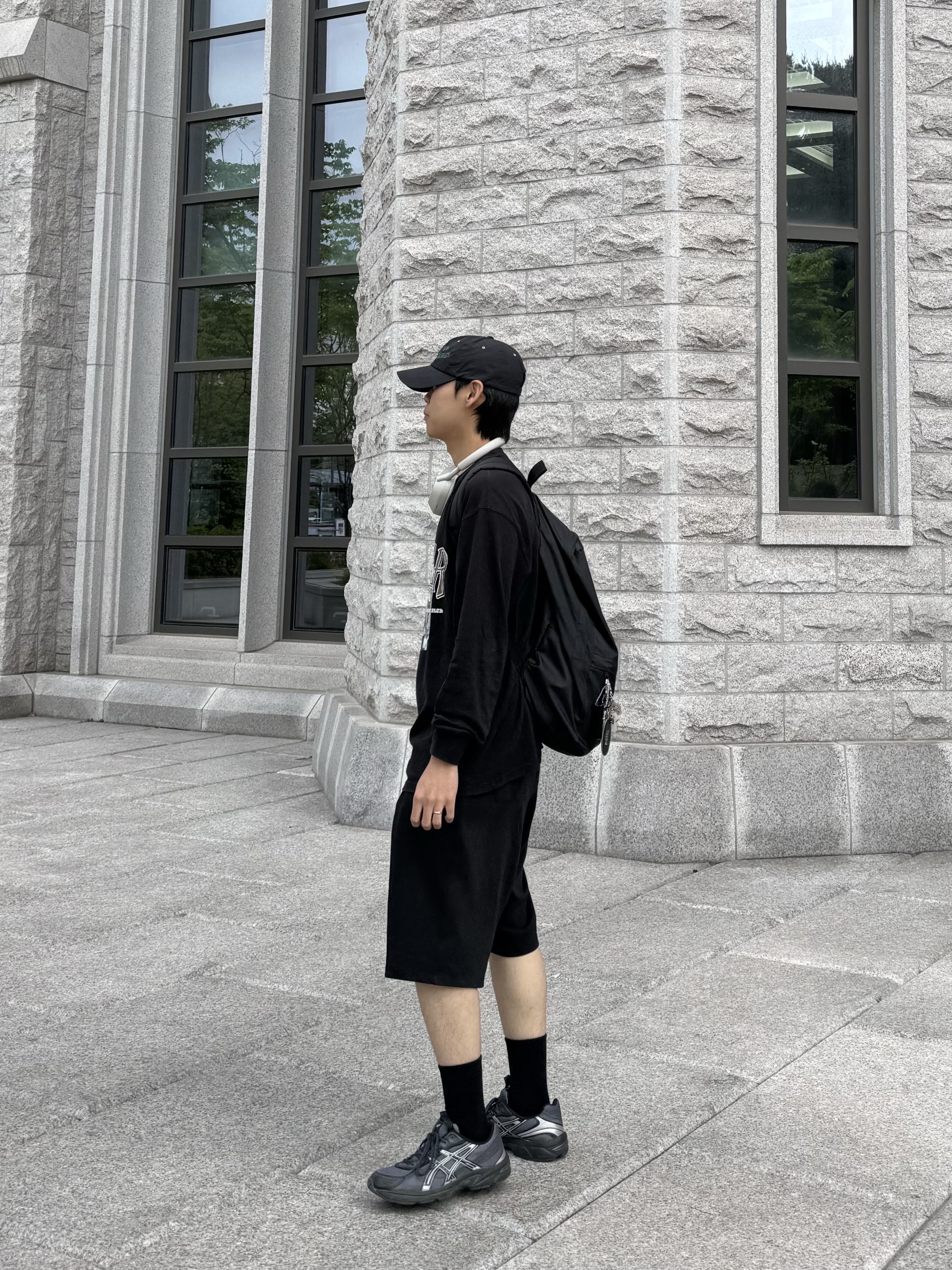 Asics UB2-S Gel-1130 Asphalt Pure Silver, CDG Backpack Black 착용 스타일 - 1