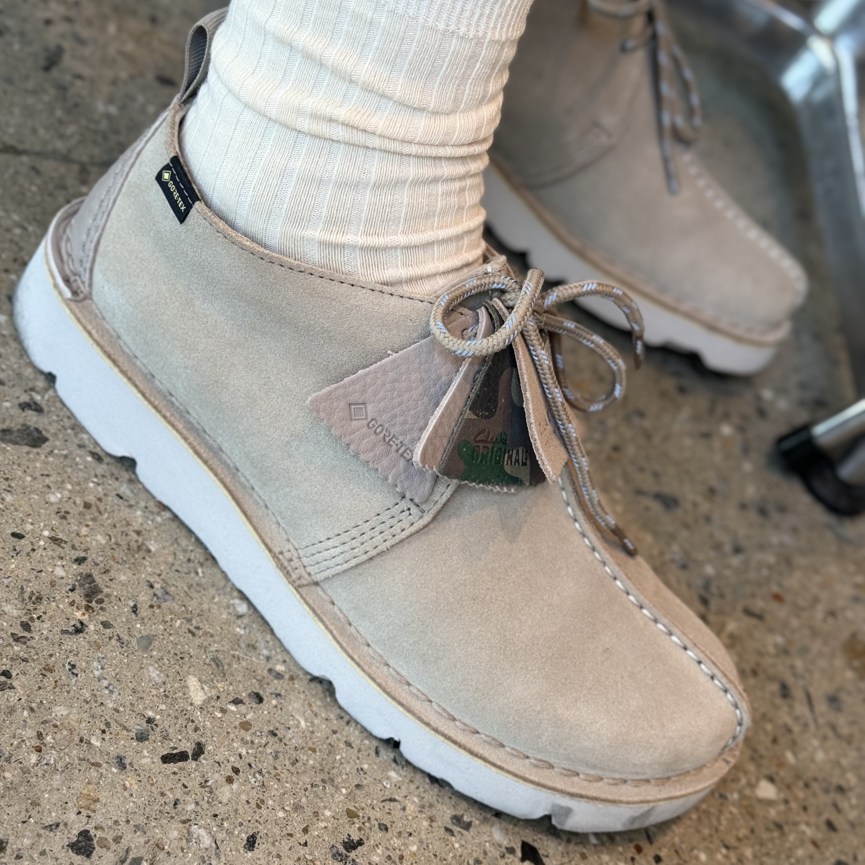 Clarks Desert Trek Gore-Tex Sand Suede 착용 스타일 - 3