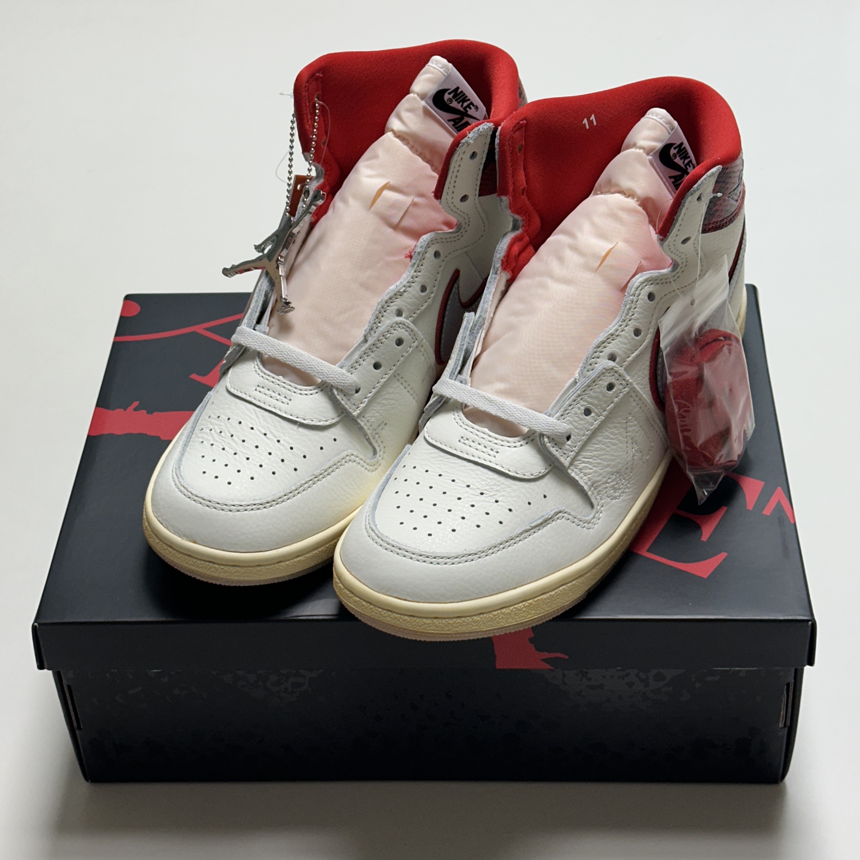 Jordan x Awake NY Air Ship PE SP Sail University Red 착용 스타일