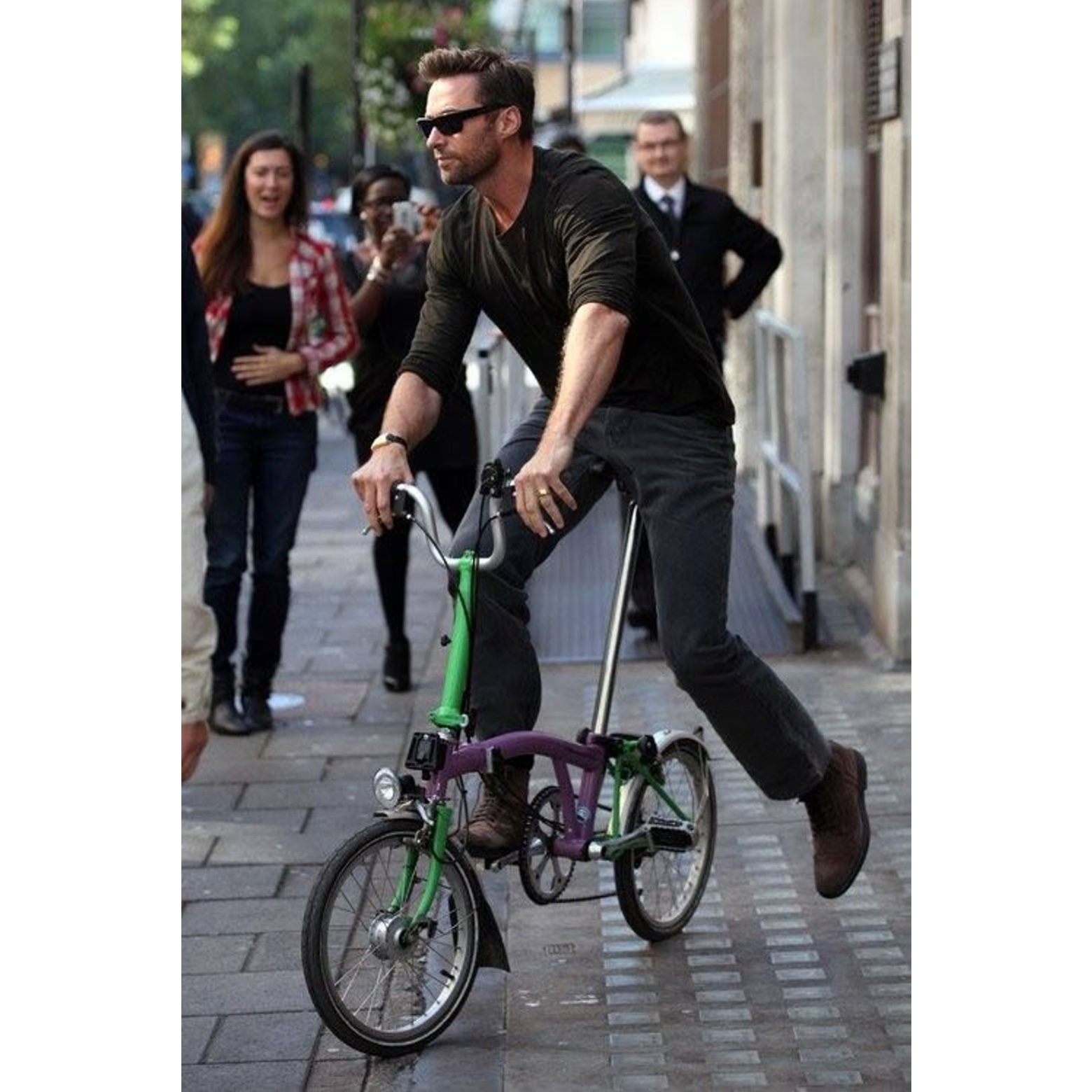 Brompton x Palace C Line Urban 2 Speed Glowstick Yellow 착용 스타일 - 9