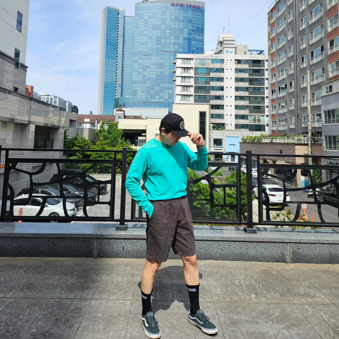 오메가 씨마스터 플래닛 오션 600M 코 액시얼 마스터 크로노미터 스틸 블랙 착용 스타일 - 6