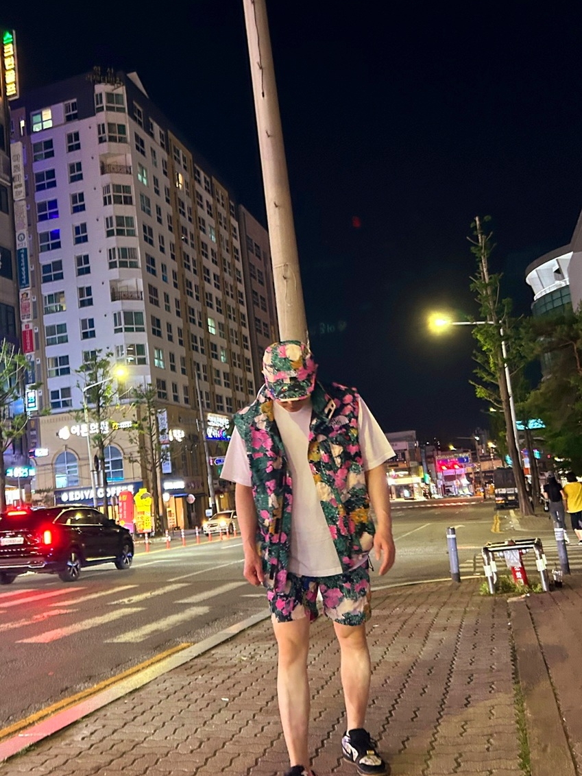 Supreme x The North Face Trekking Zip-Off Belted Pants Flowers - 22SS, Supreme x The North Face Trekking Convertible Jacket Flowers - 22SS 착용 스타일 - 3