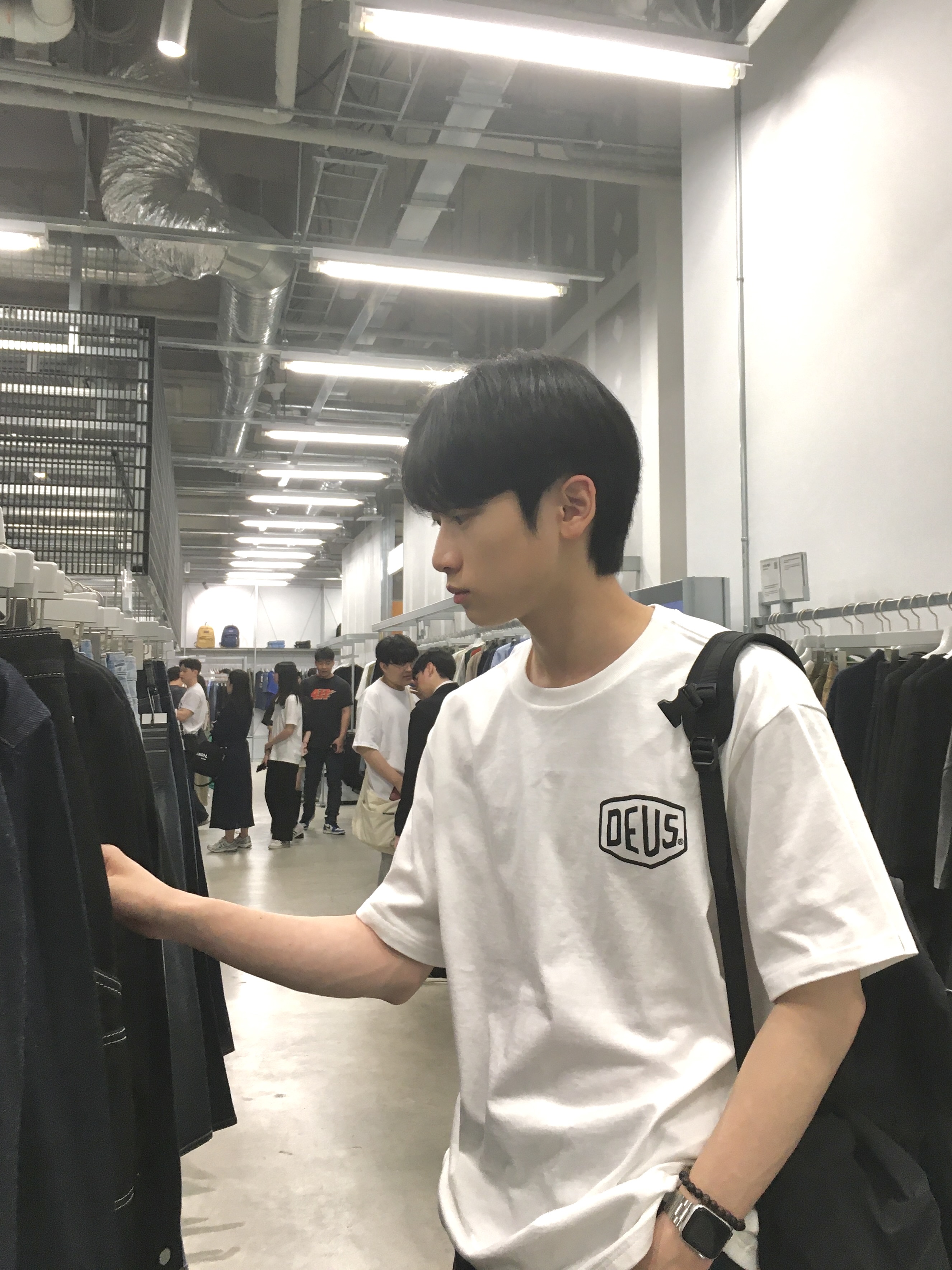Deus Ex Machina Seoul Address T-Shirt White 착용 스타일 - 1
