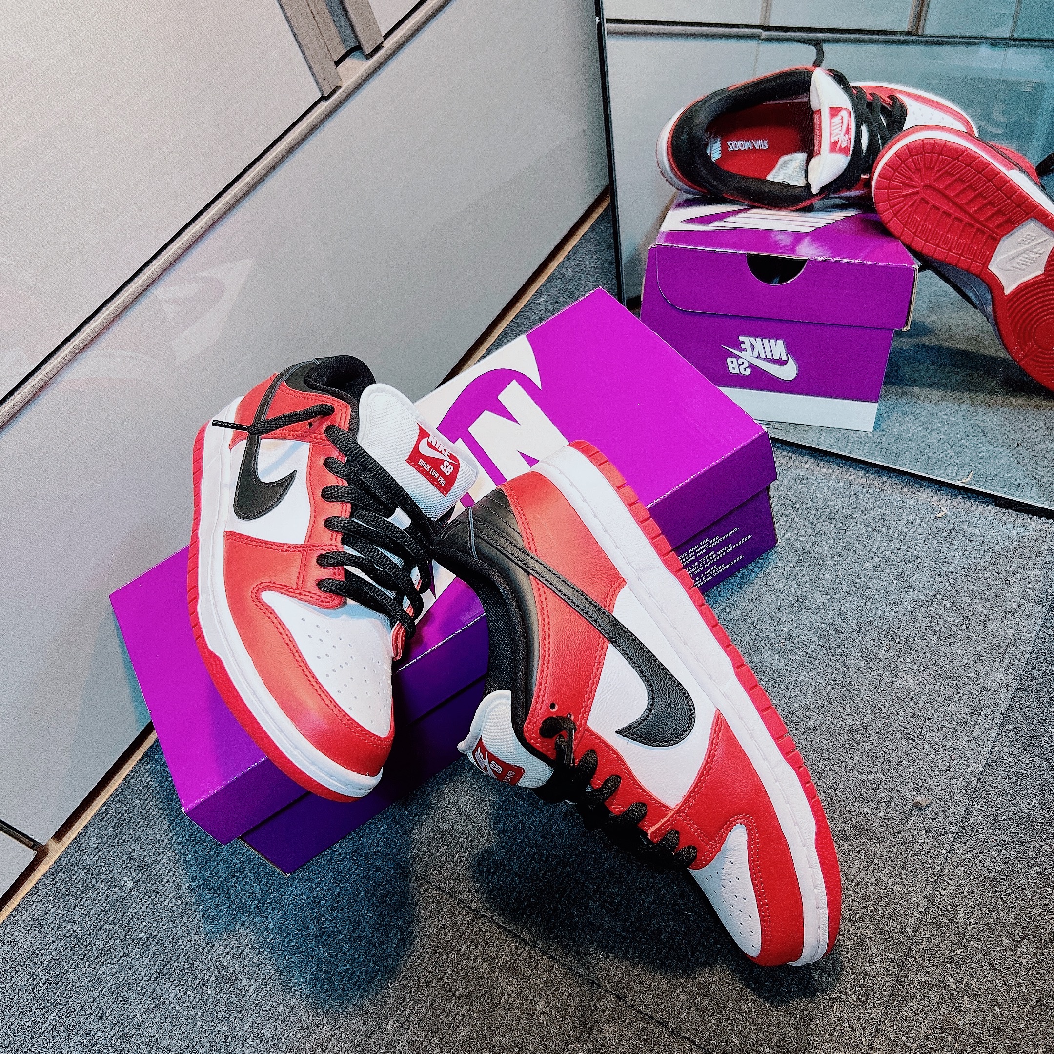 Nike SB Dunk Low Pro Chicago 착용 스타일 - 5