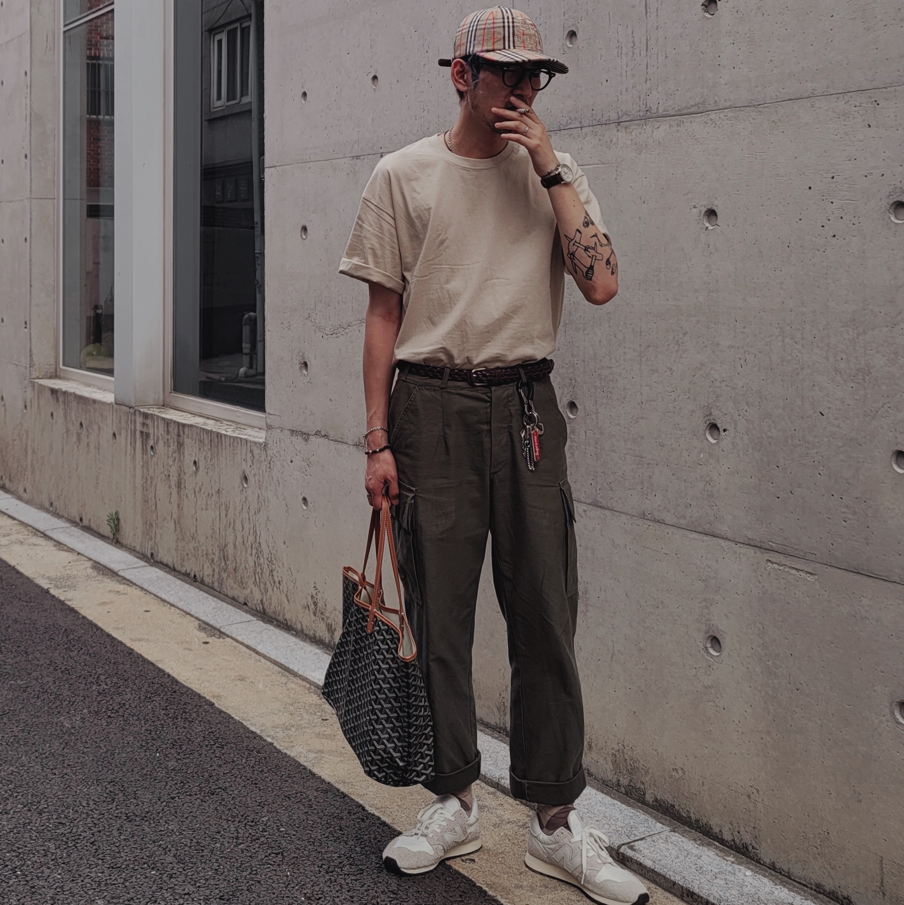 Goyard Saint Louis PM Bag Black Tan, Supreme x Burberry Denim 6-Panel Beige - 22SS 착용 스타일