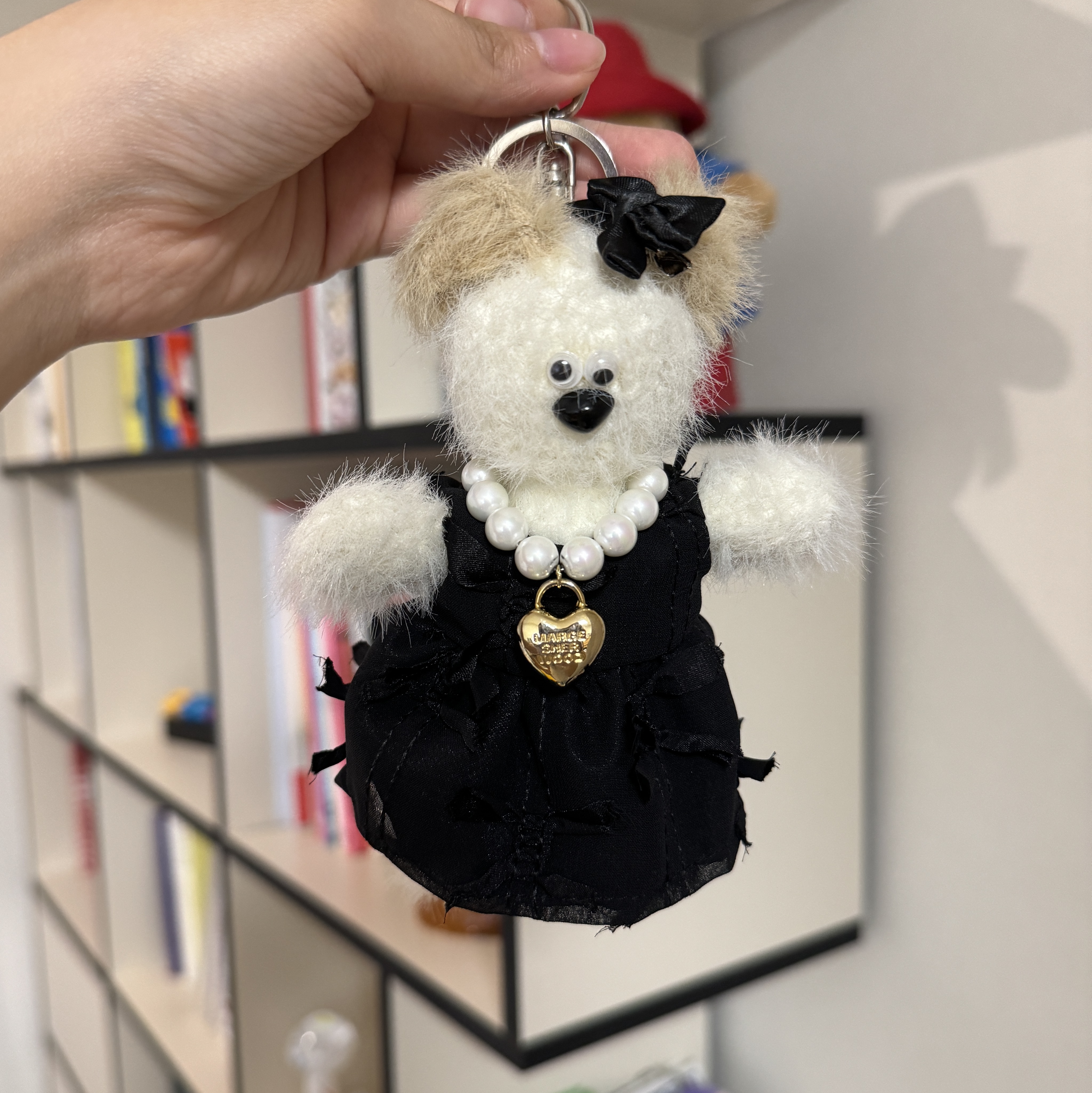 Monamhee x Line Friends Blay Keyring, Monamhee Creami Keyring Cream - KREAM Exclusive 착용 스타일 - 4