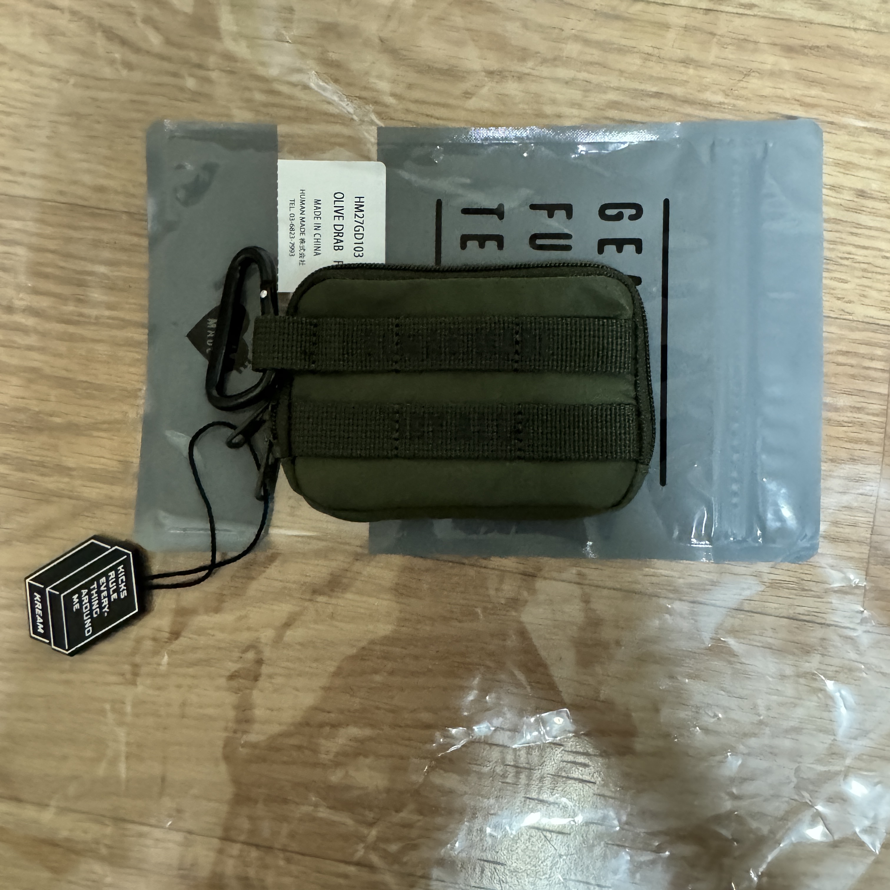 Human Made Military Card Case Olive Drab 착용 스타일 - 1