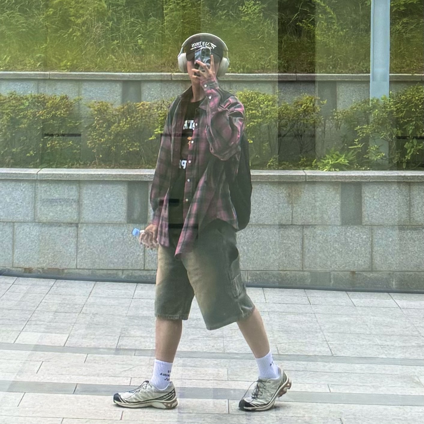 BAPE College T-Shirt Black, Salomon XT-6 Lunar Rock Dark Sapphire 착용 스타일 - 3