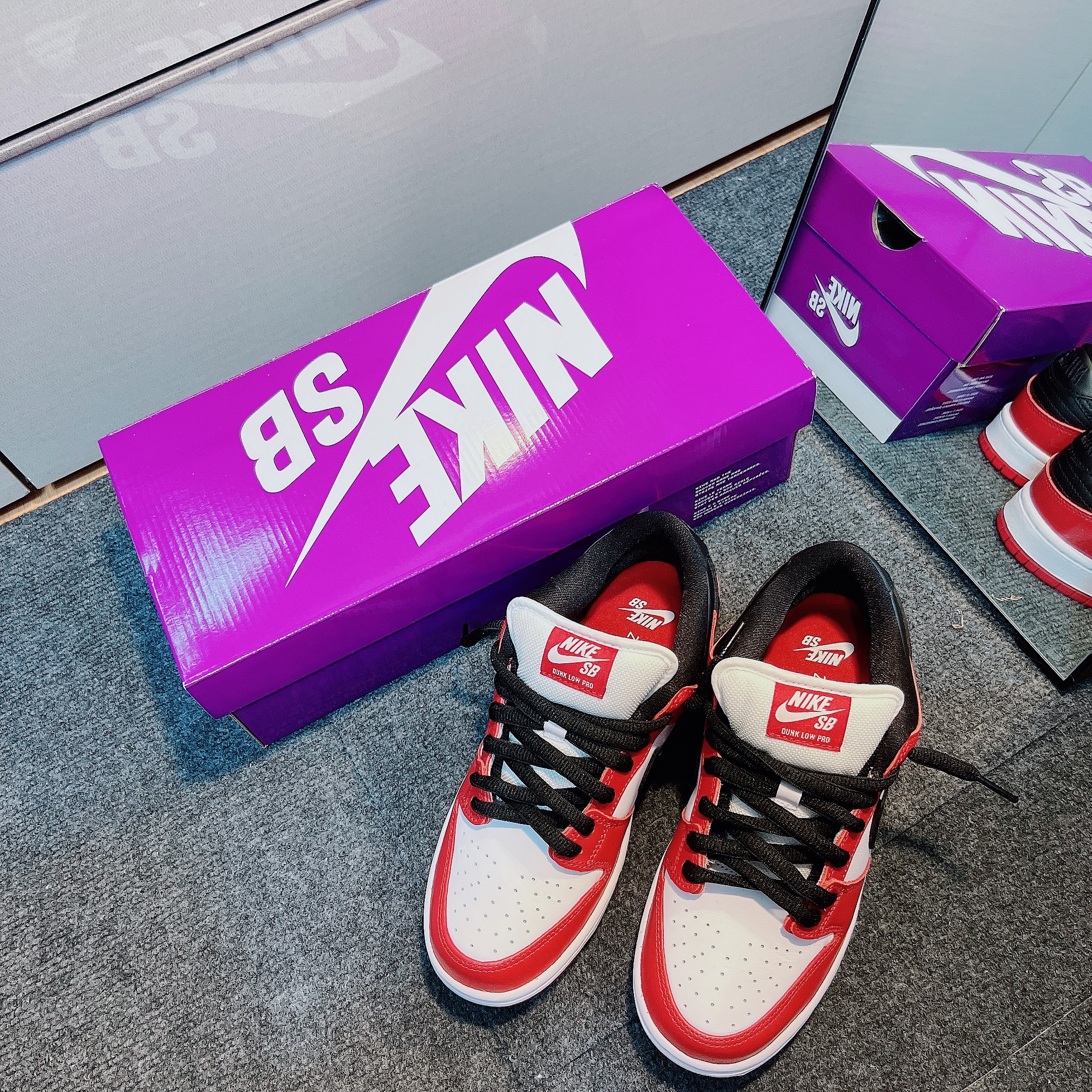 Nike SB Dunk Low Pro Chicago 착용 스타일 - 3