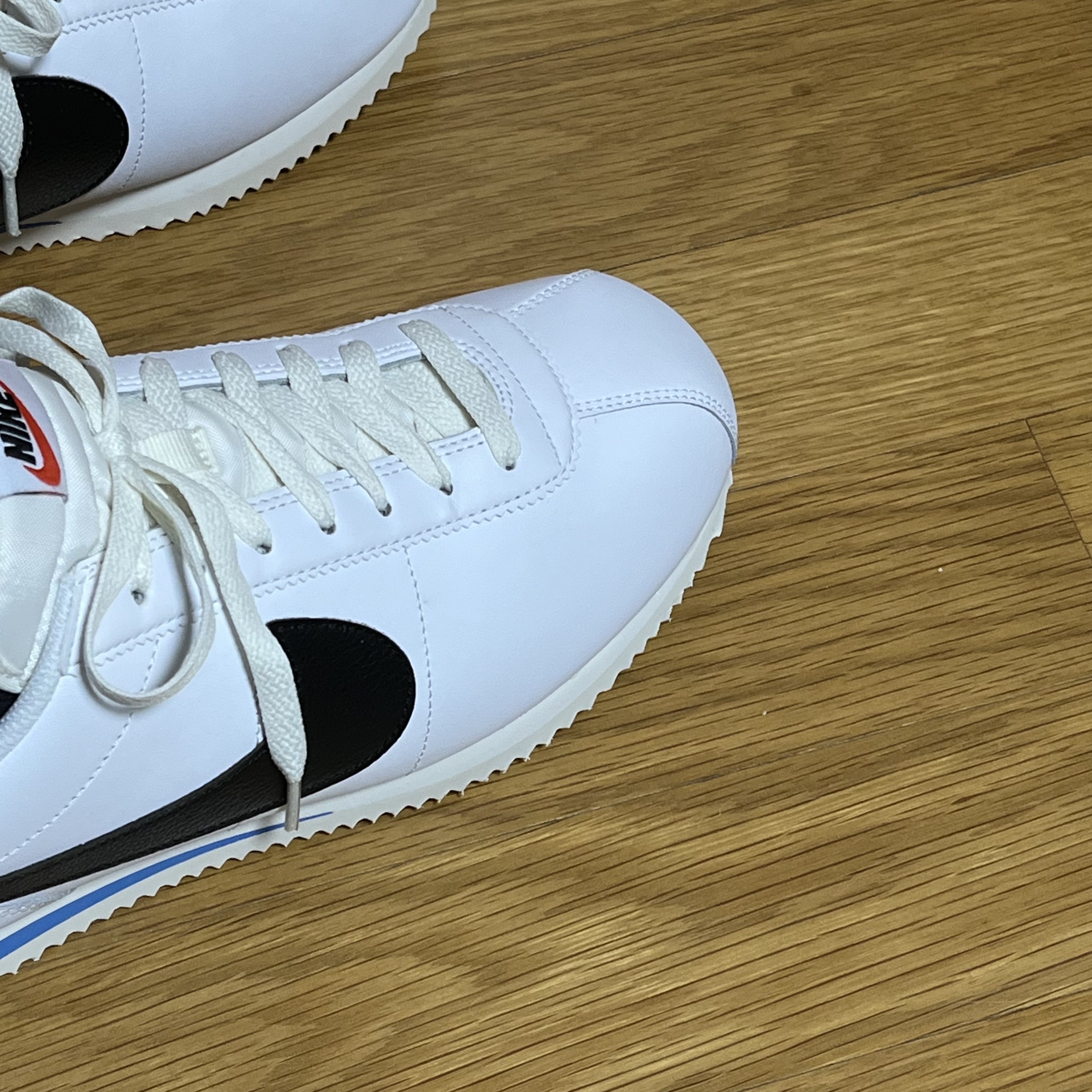 Nike Cortez White and Black 착용 스타일