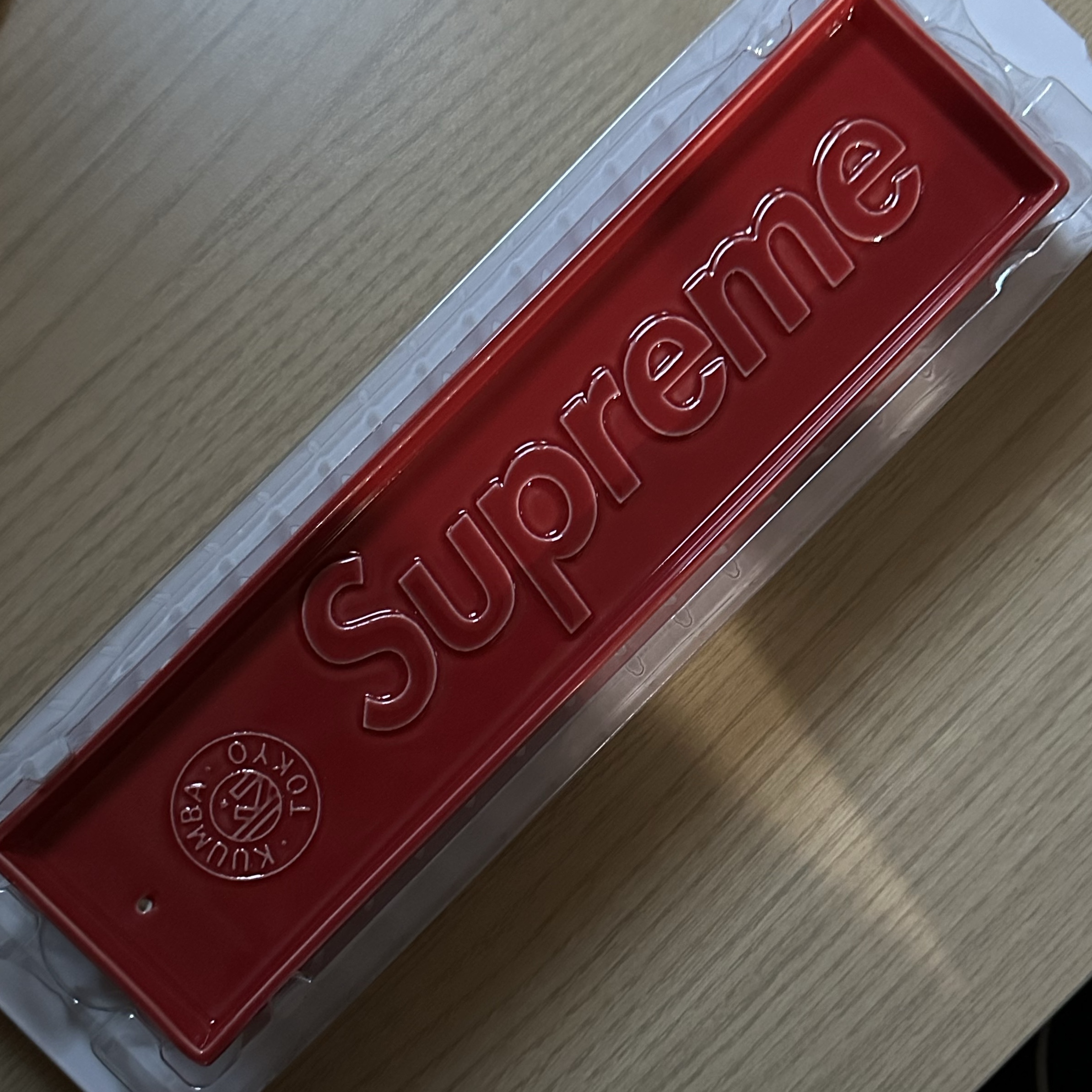 Supreme Kuumba Incense Tray Red - 24SS 착용 스타일