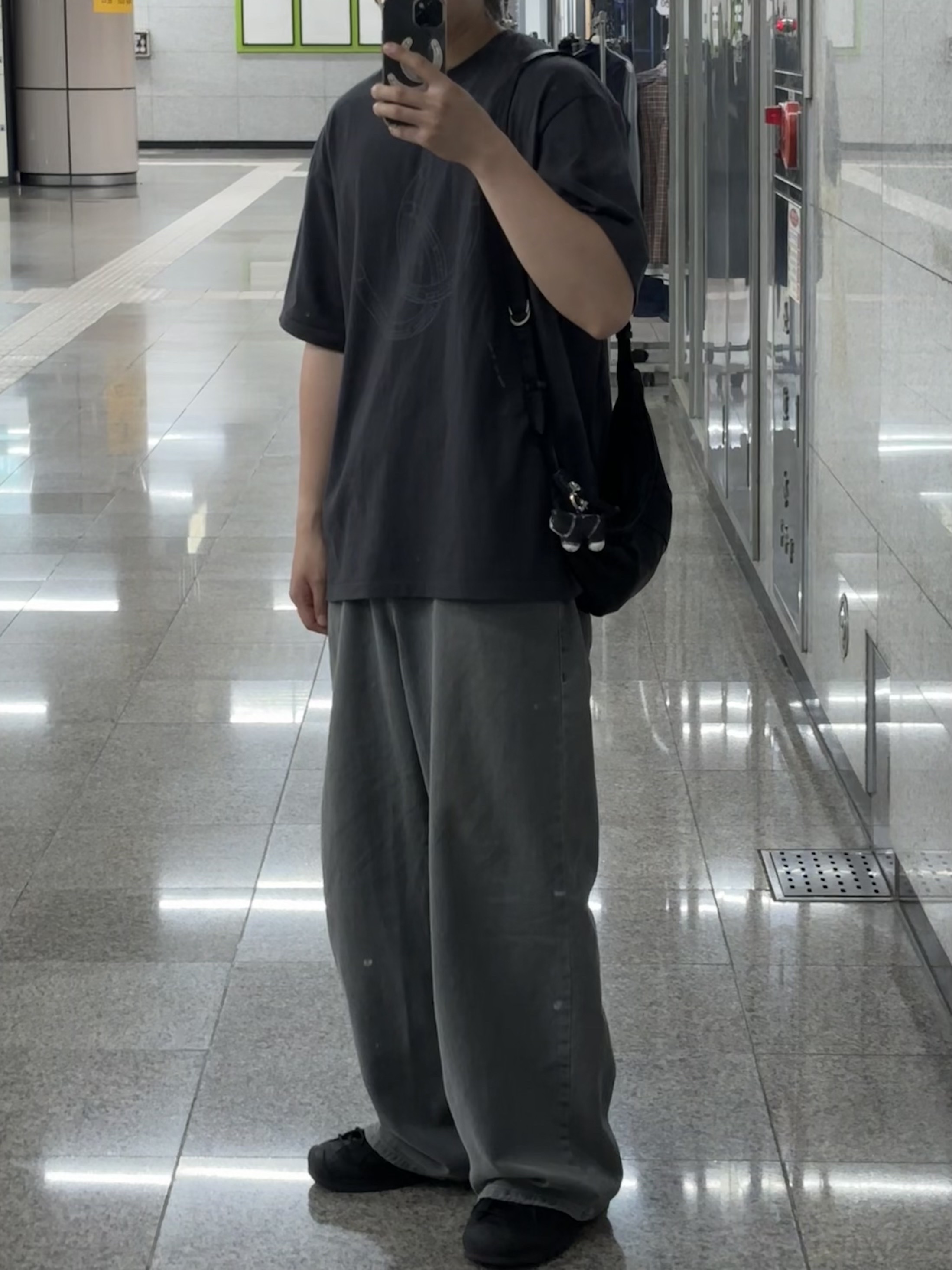 Polyteru Calf Bag Black Lambskin, Keen Jasper Rocks SP Sneakers Black 착용 스타일 - 1