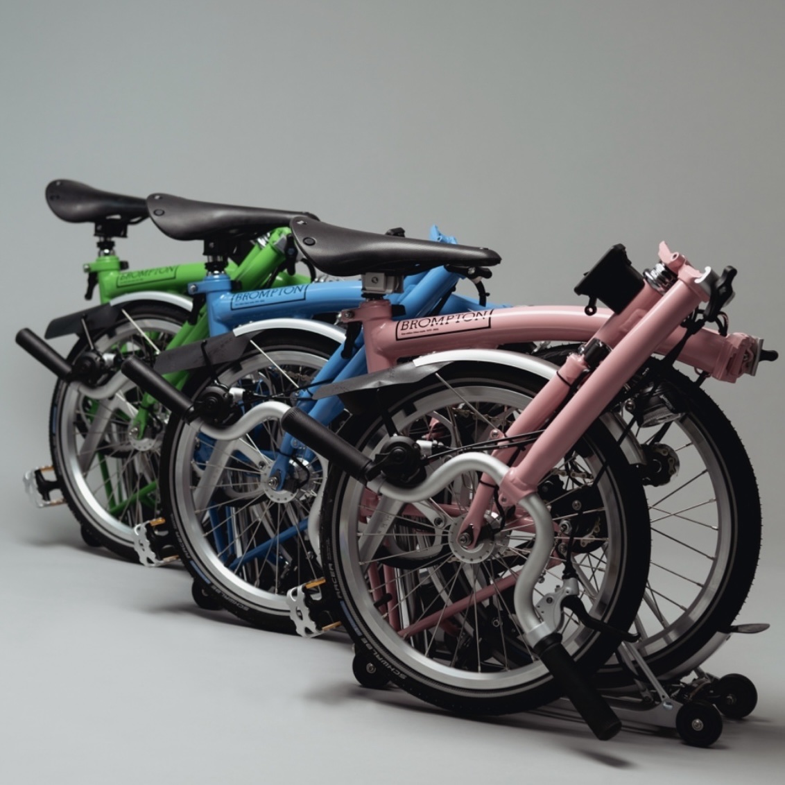 Brompton x Palace C Line Urban 2 Speed Glowstick Yellow 착용 스타일 - 7